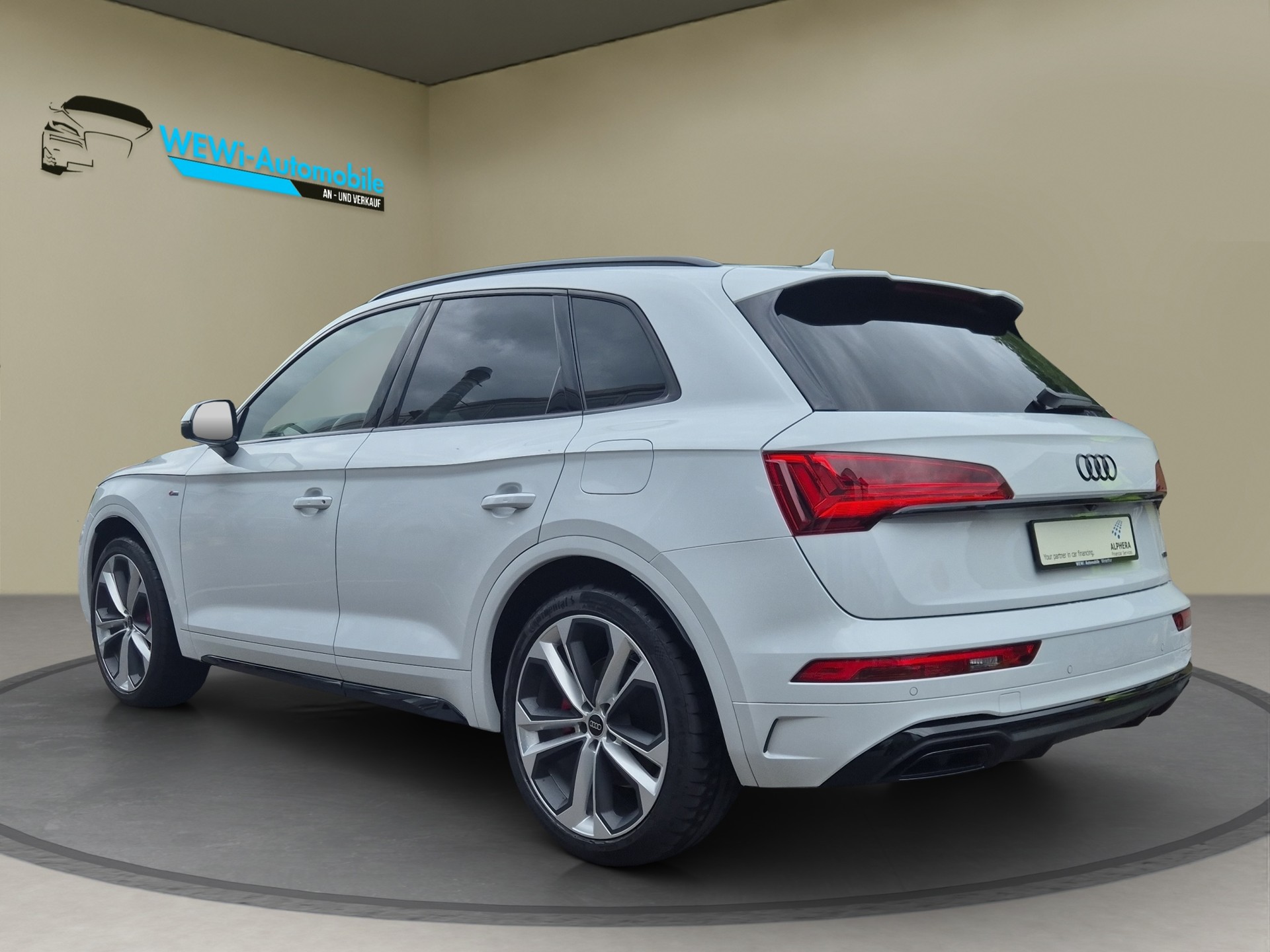 AUDI Q5 55 TFSI e PHEV S line quattro S-tronic-image-4