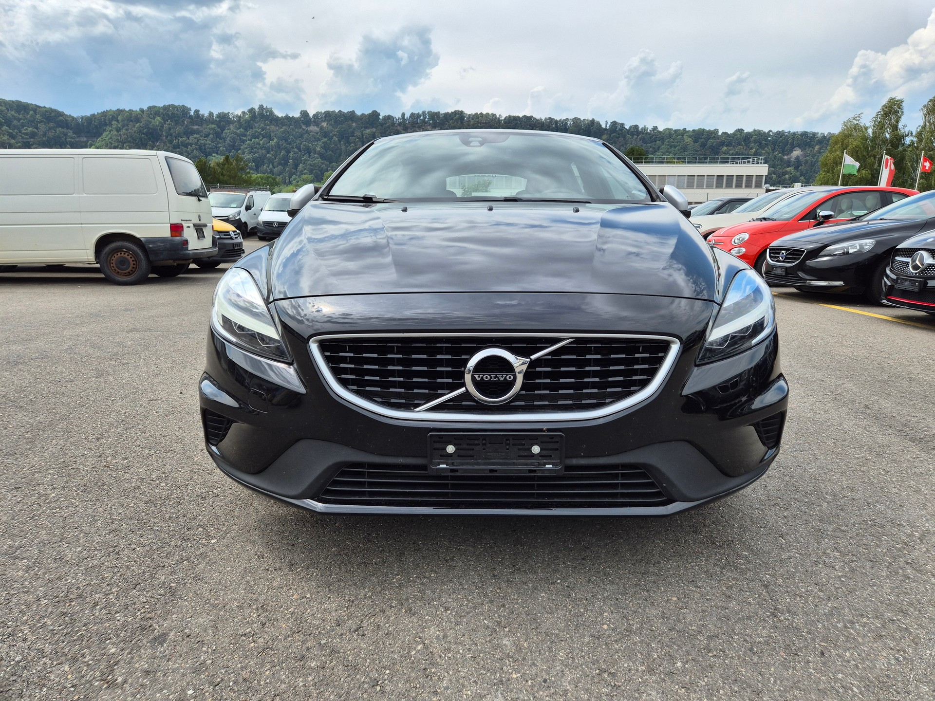 VOLVO V40 T3 Momentum R-Design Geartronic