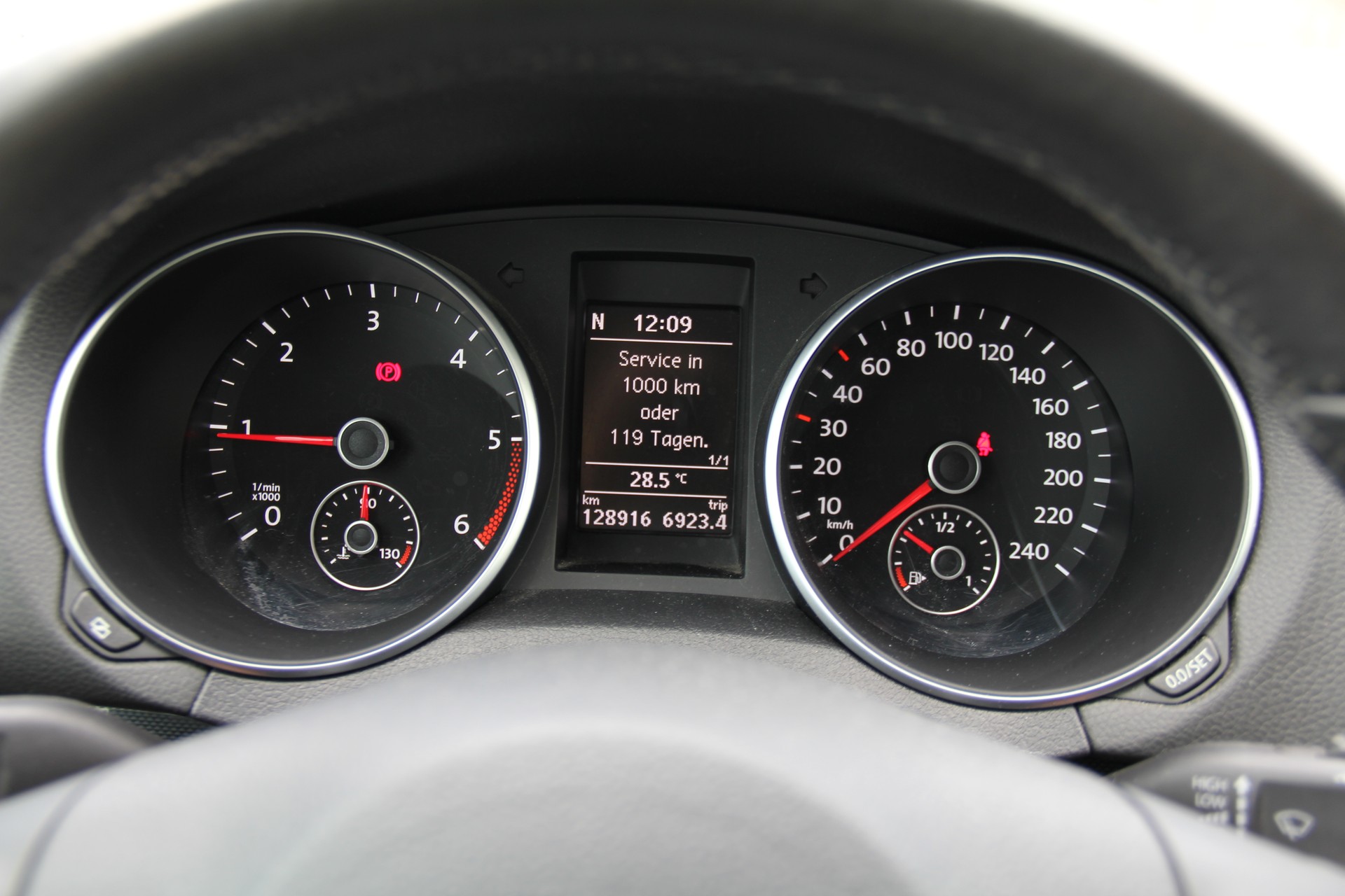 VW Golf 2.0 TDI Team 4Motion-image-11