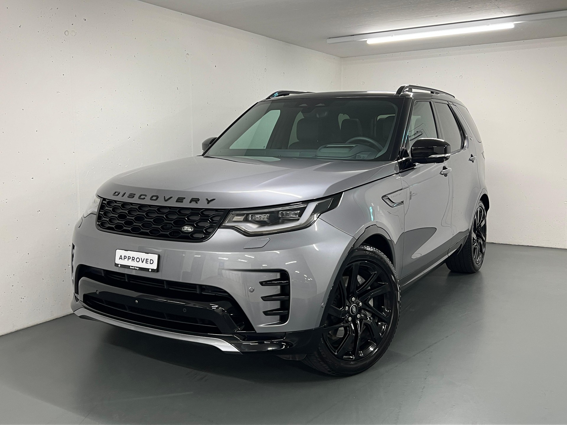 LAND ROVER Discovery 3.0 D I6 300 Dynamic SE