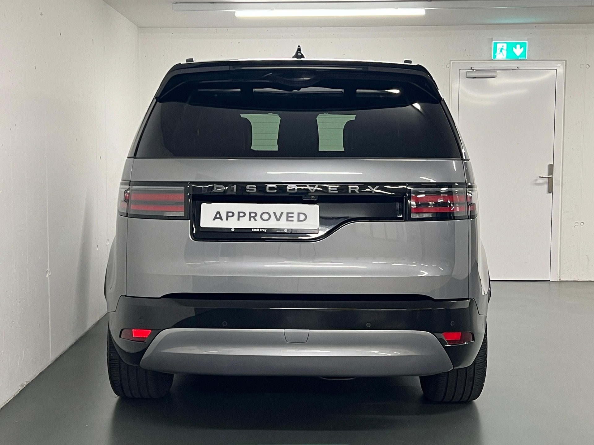 LAND ROVER Discovery 3.0 D I6 300 Dynamic SE-image-9