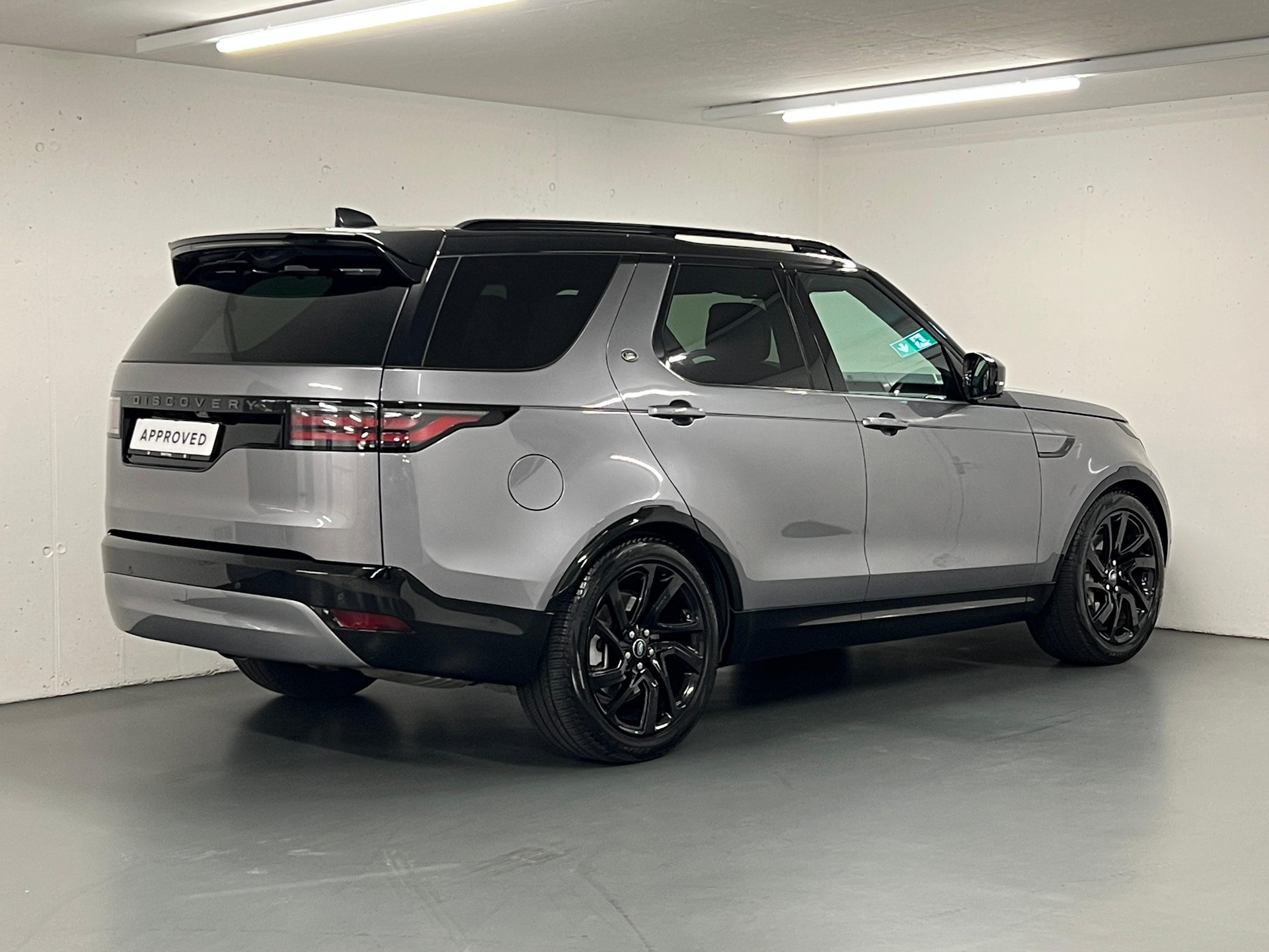 LAND ROVER Discovery 3.0 D I6 300 Dynamic SE-image-12