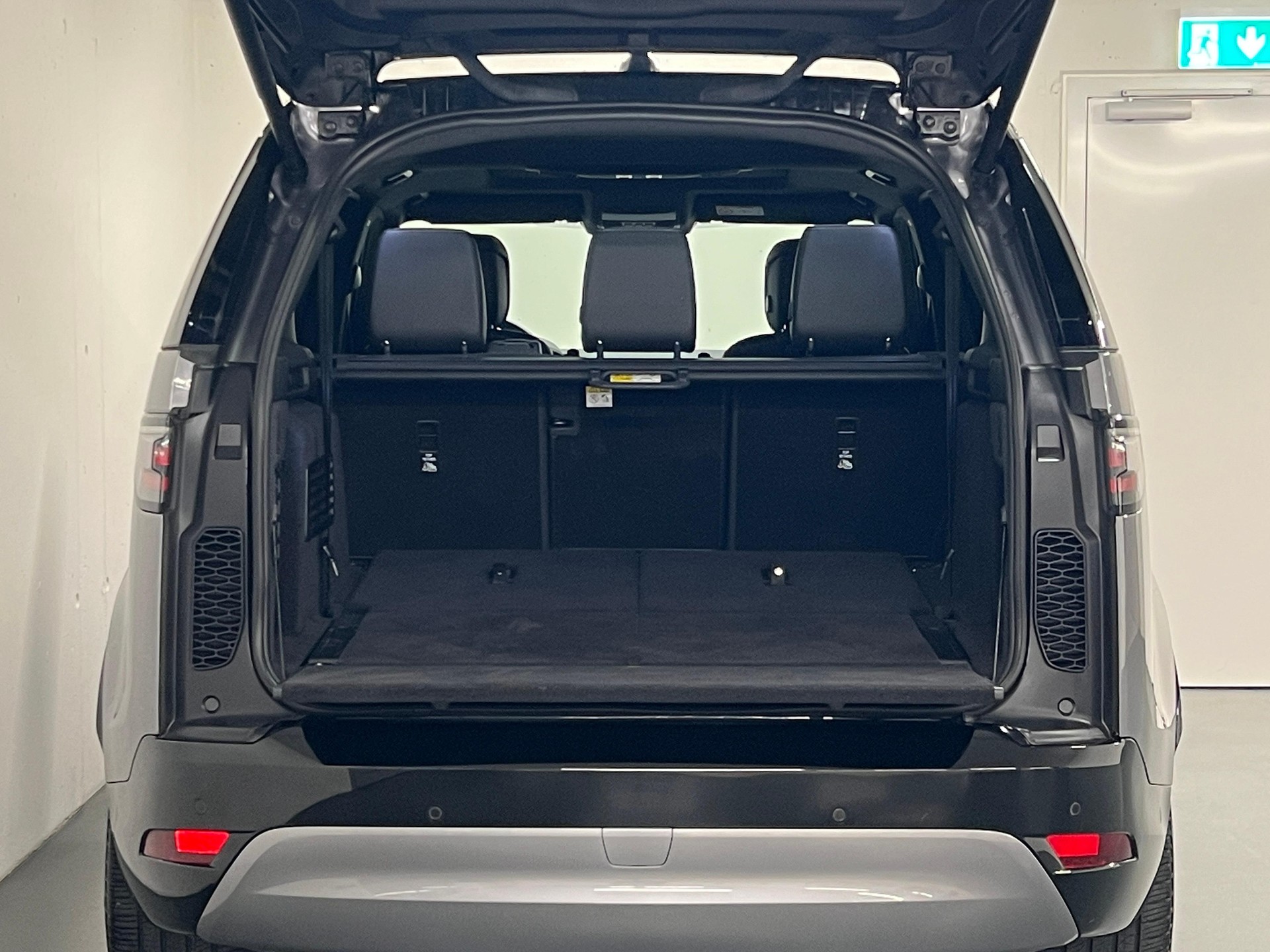 LAND ROVER Discovery 3.0 D I6 300 Dynamic SE-image-8