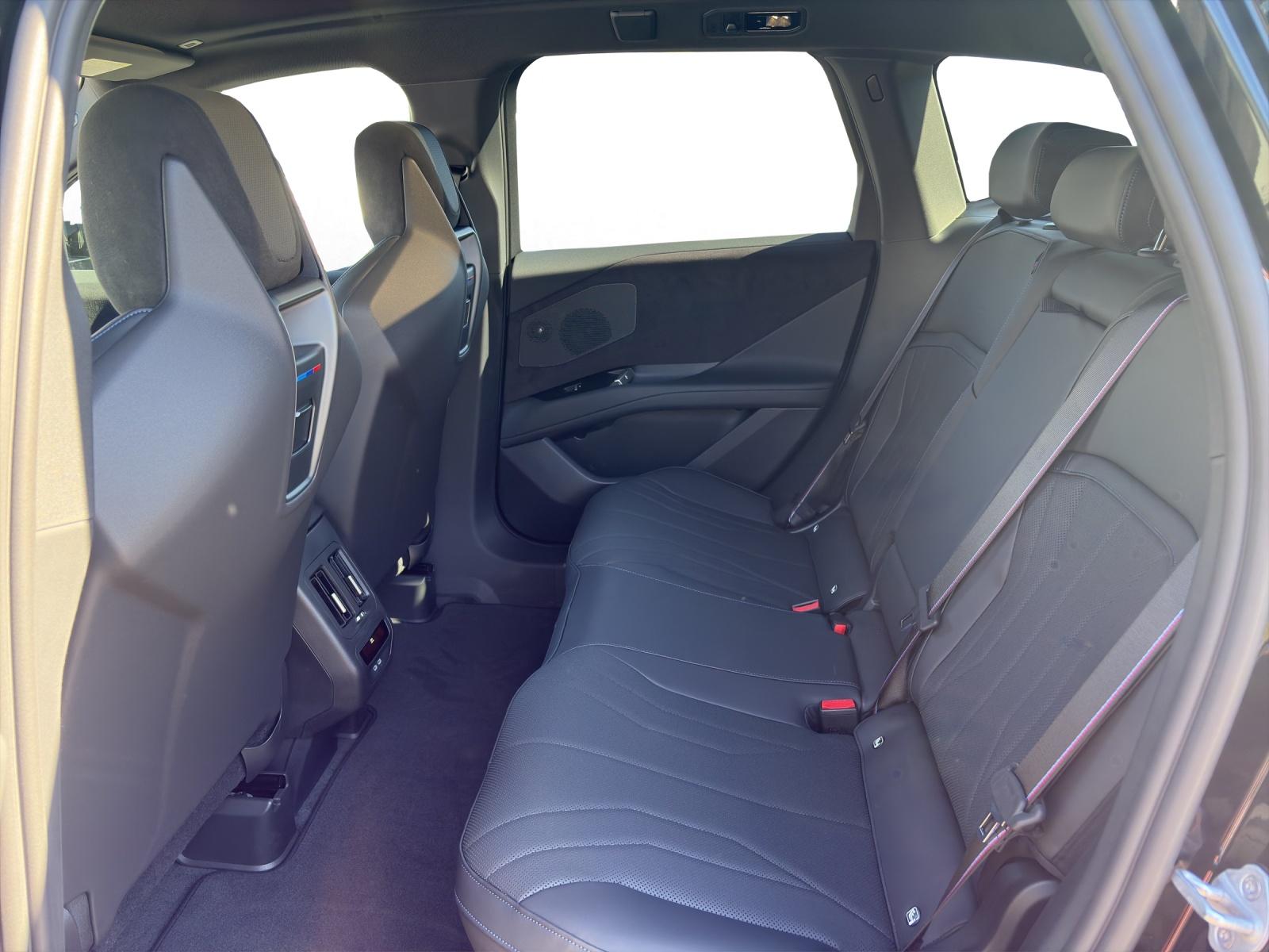BMW iX3 50 xDrive-image-13