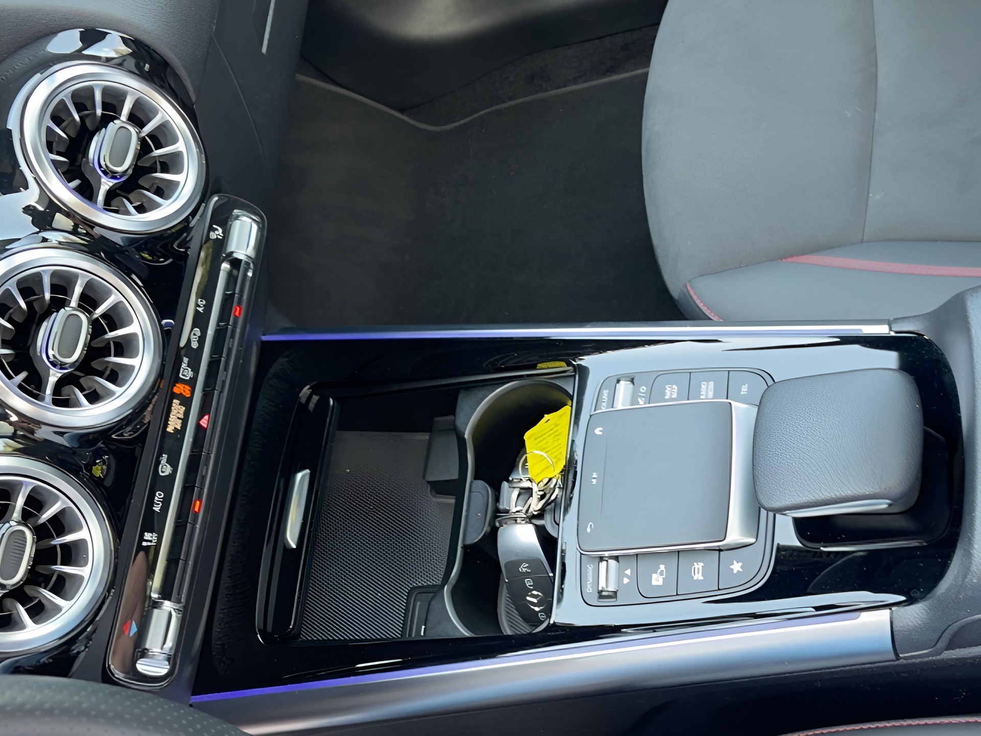 MERCEDES-BENZ GLA 250 4Matic AMG Line 8G-DCT-image-13
