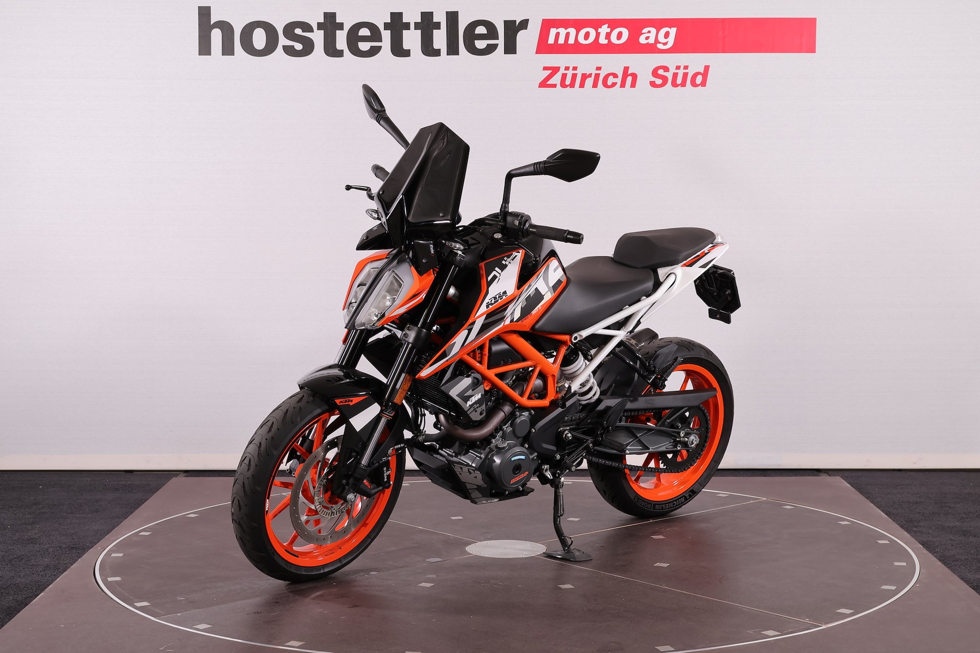 KTM 390 Duke-showroom-element-1
