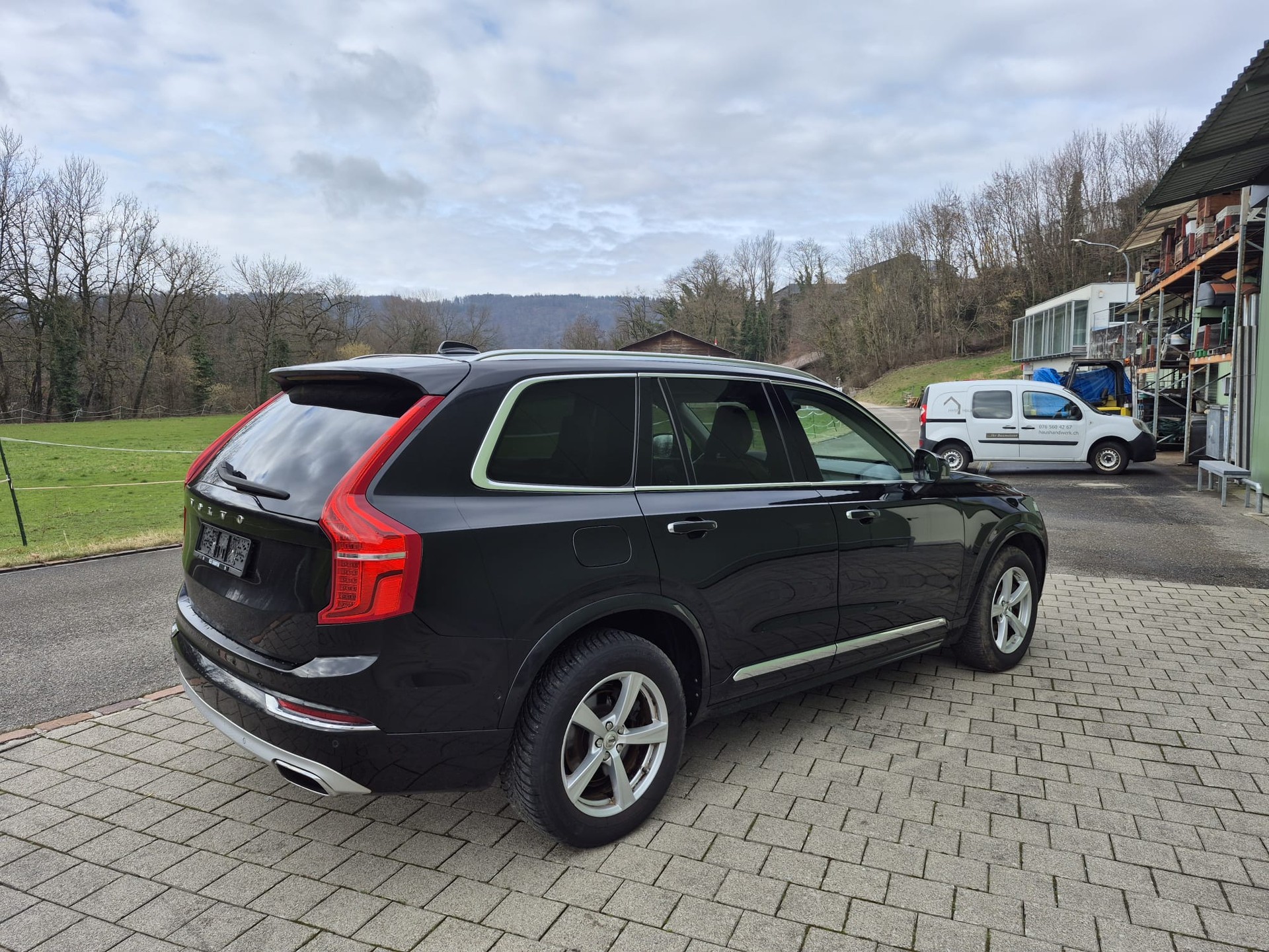 VOLVO XC90 D5 AWD Momentum Geartronic-image-4