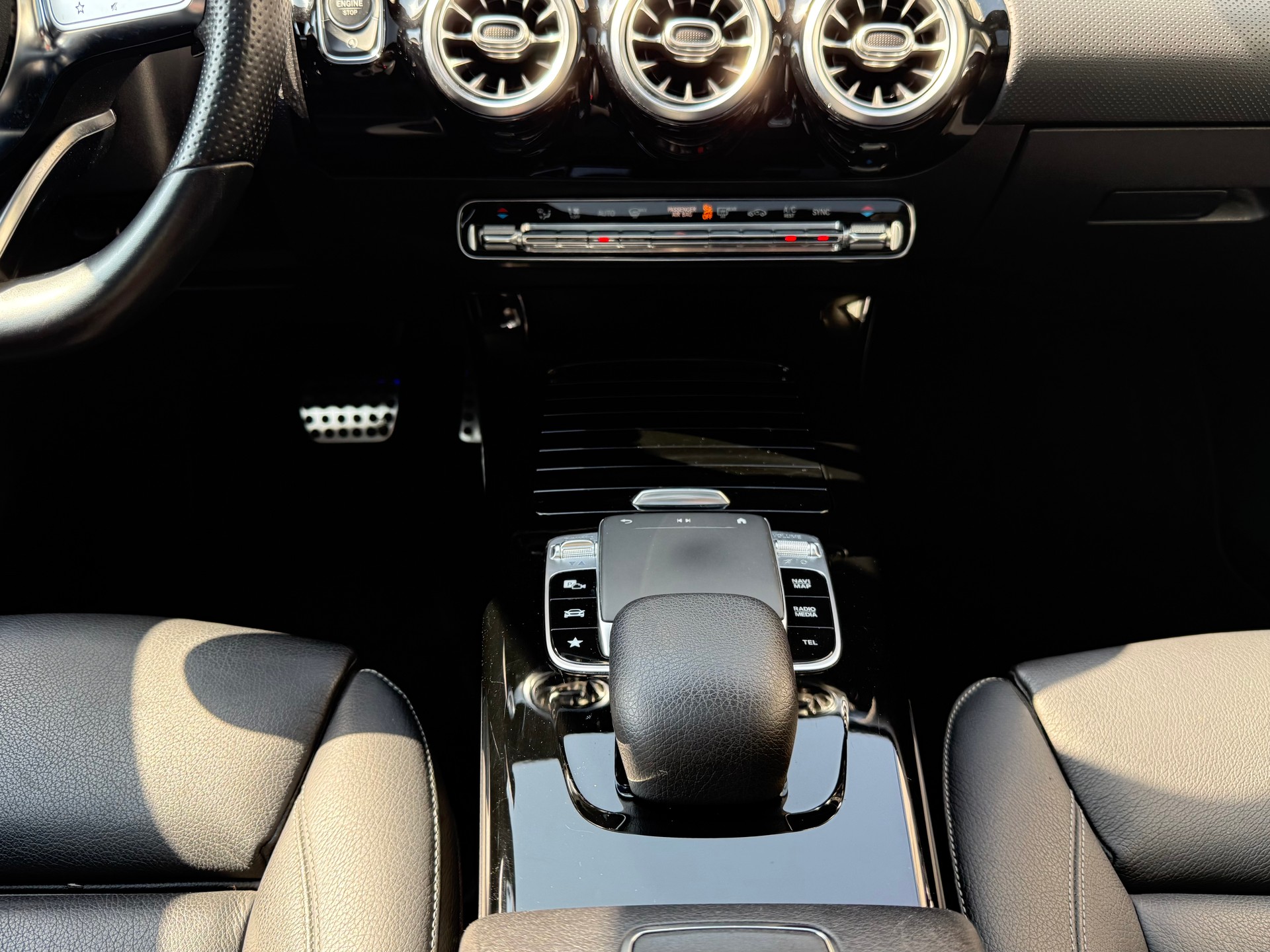 MERCEDES-BENZ CLA 250 4Matic AMG Line 7G-DCT-image-22