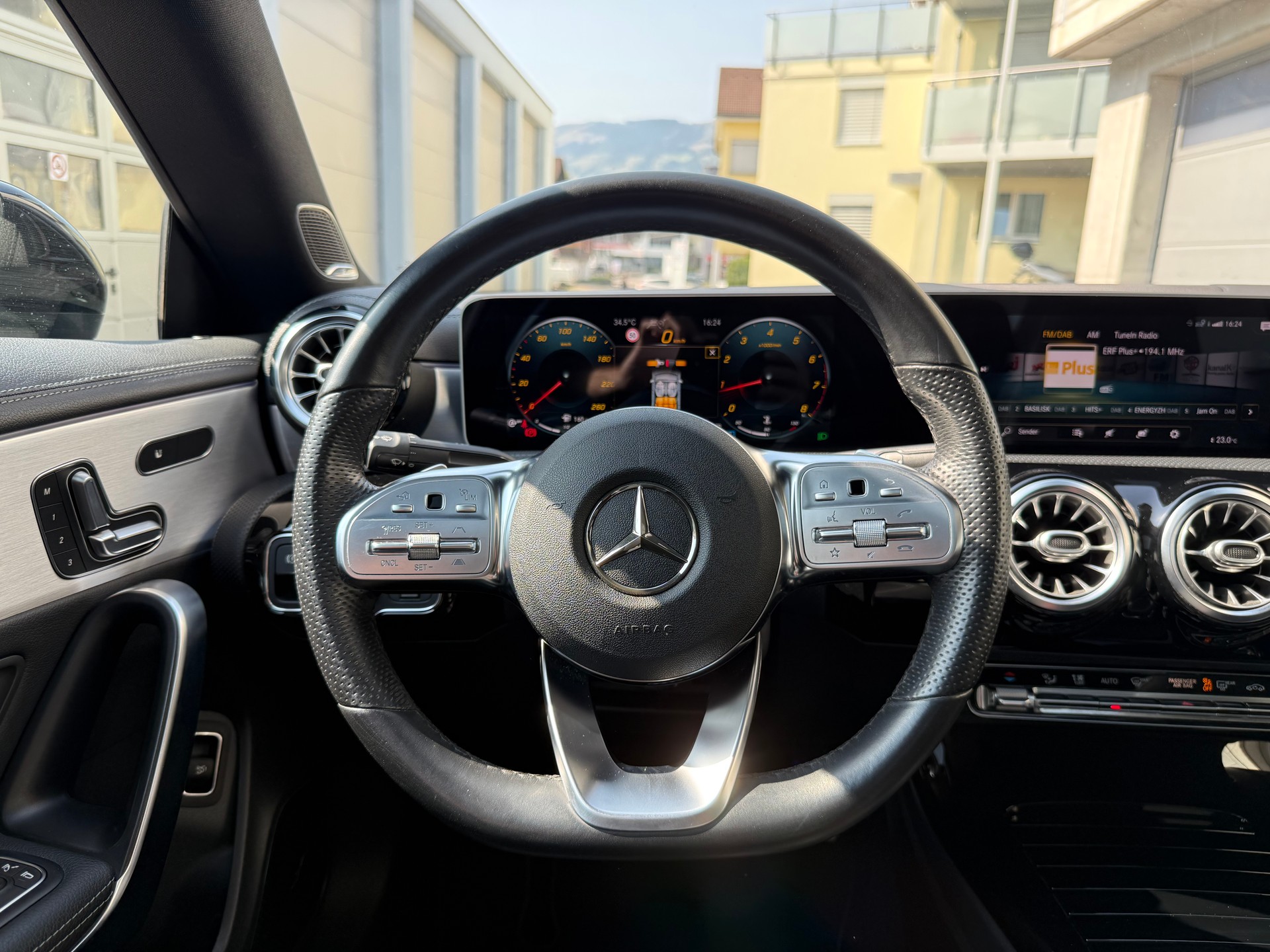 MERCEDES-BENZ CLA 250 4Matic AMG Line 7G-DCT-image-13