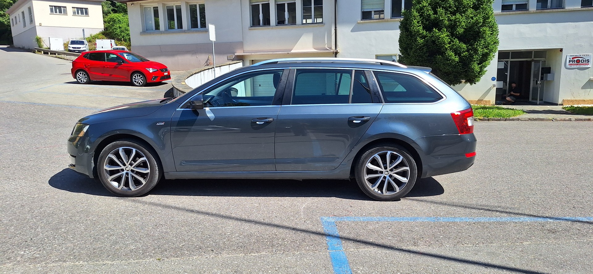 SKODA Octavia Combi 1.2 TSI Swiss Joy DSG-showroom-element-2
