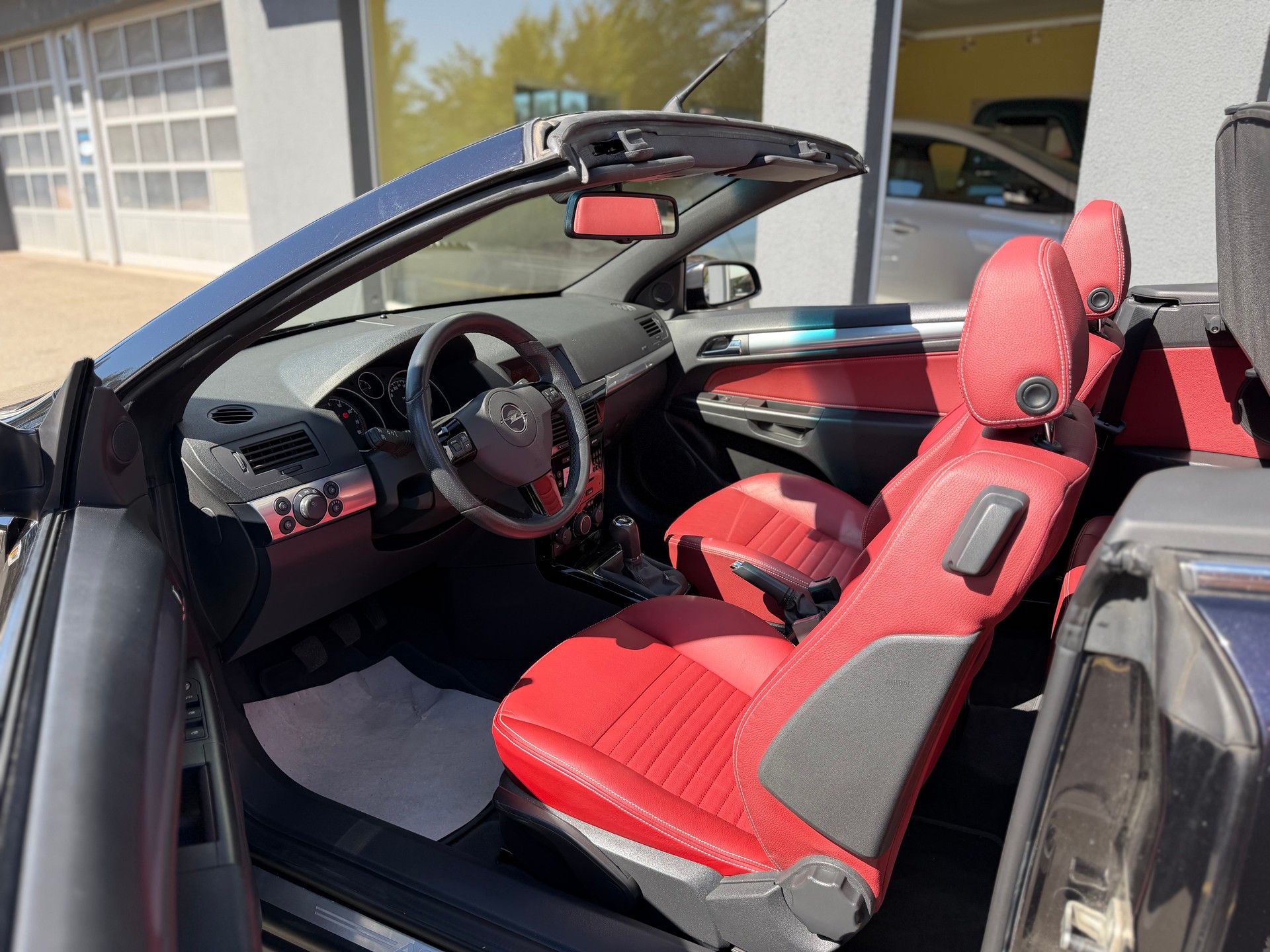 OPEL Astra TT 1.6i 16V Turbo Cosmo-image-4
