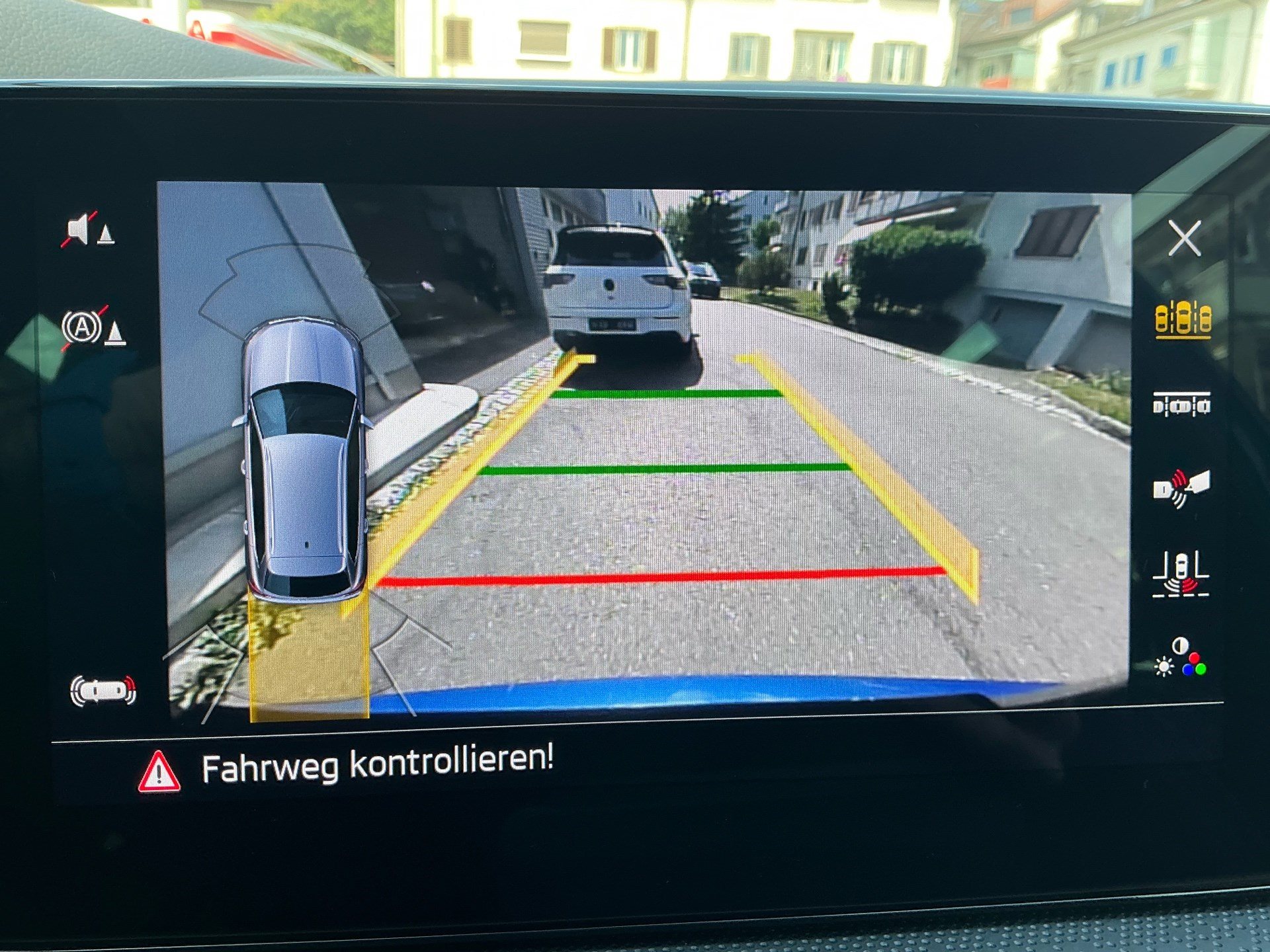 SKODA Kamiq Monte Carlo 150PS *** PANORAMADACH & 5 JAHRE SKODA WERKSGARANTIE ***-image-17