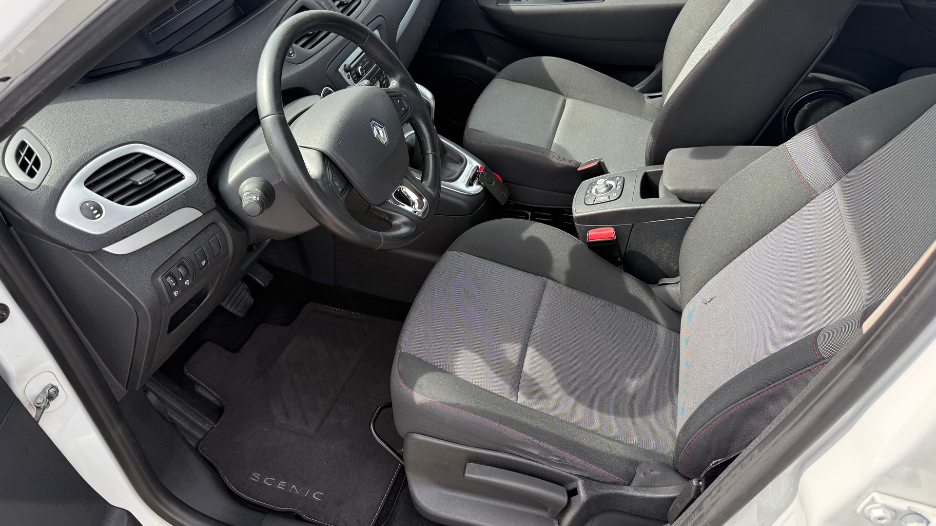 RENAULT Grand Scénic 1.5 dCi Expression EDC-showroom-element-1