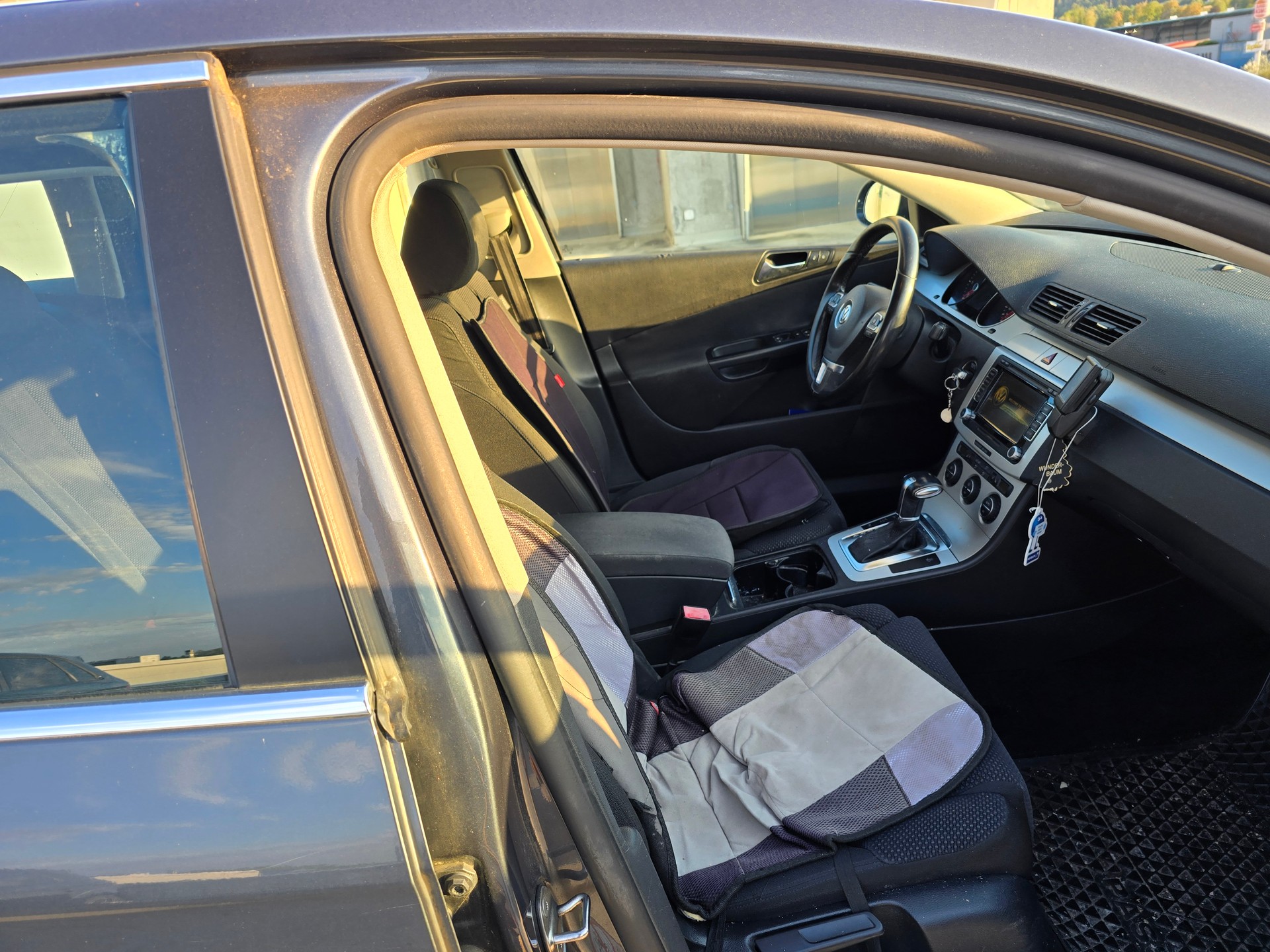 VW Passat Variant 2.0 TDI Comfortline DSG-image-8