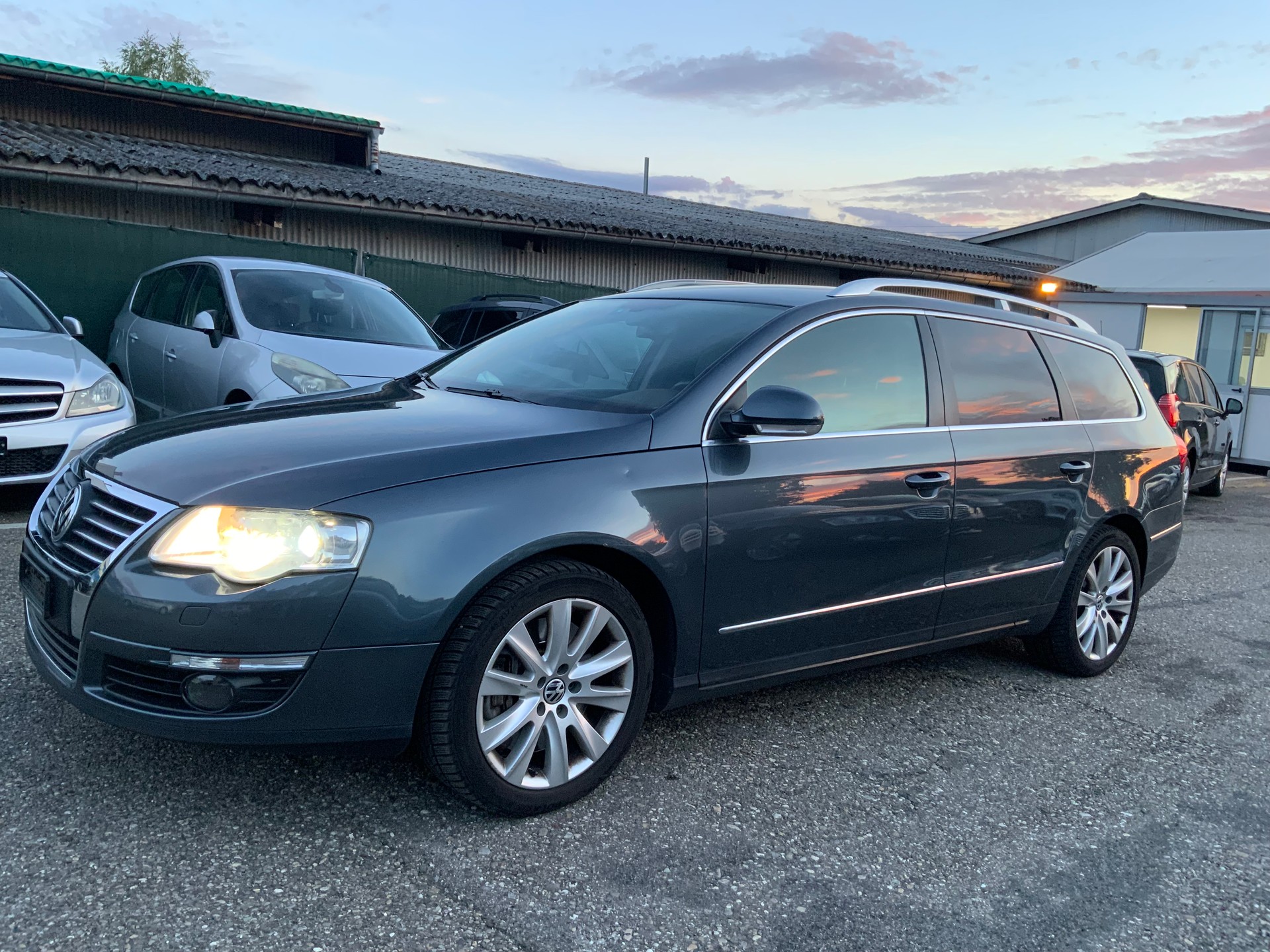 VW Passat Variant 3.2 V6 FSI Highline 4Motion-image-2