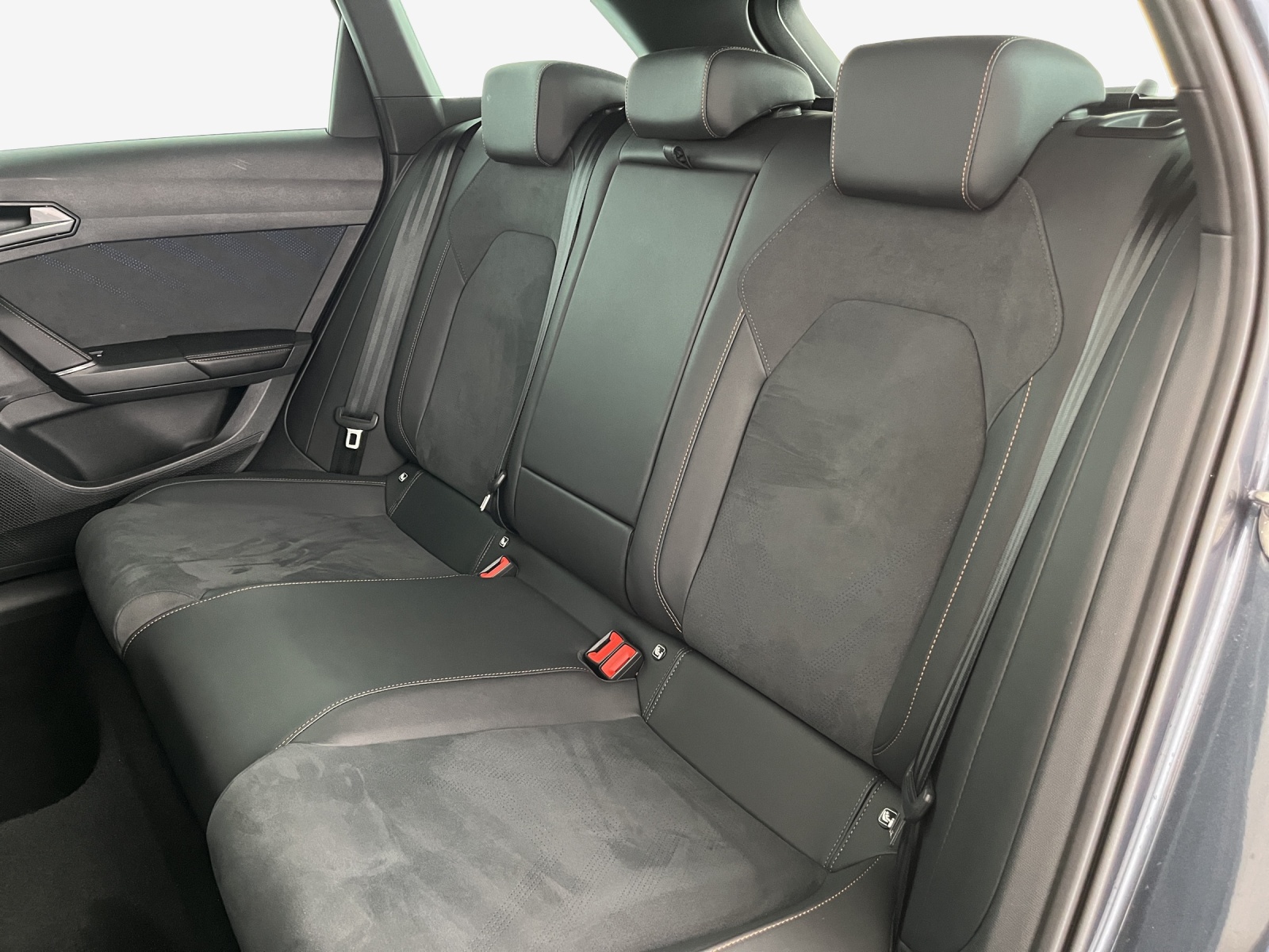 CUPRA LEON ST 1.5 e-HYBRID pHEV Black SymphonyDSG-image-24