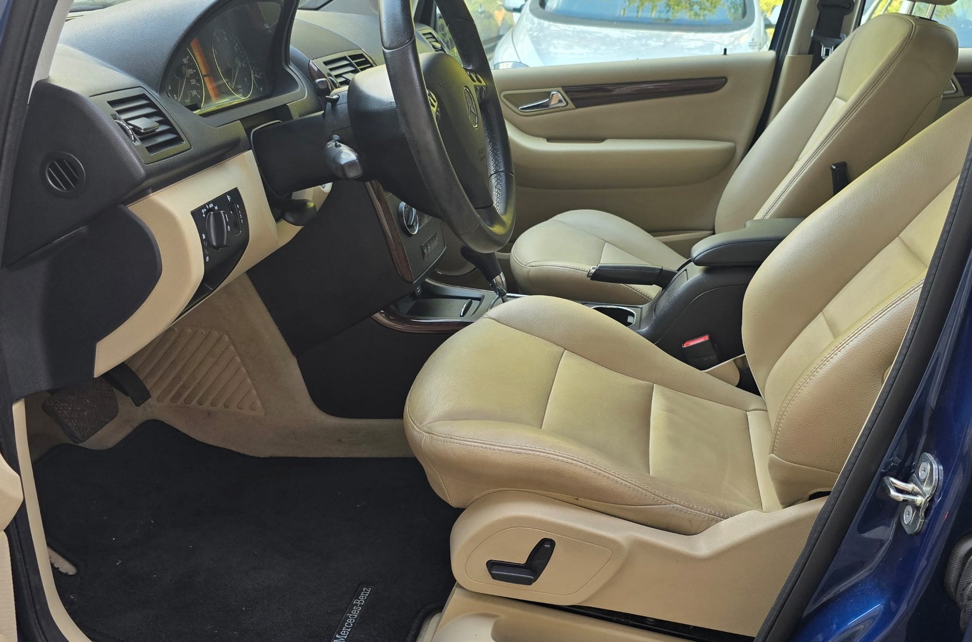 MERCEDES-BENZ A 180 Style Autotronic-image-7