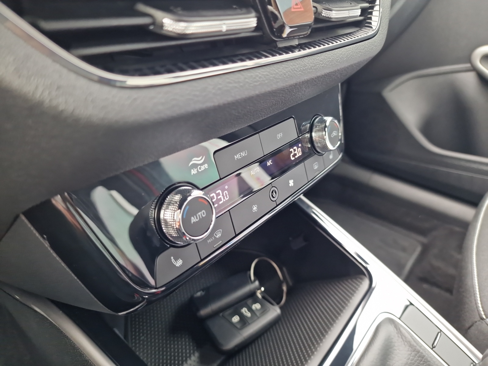 SKODA Fabia 1.5 TSI DSG 130 Years Edition-image-13