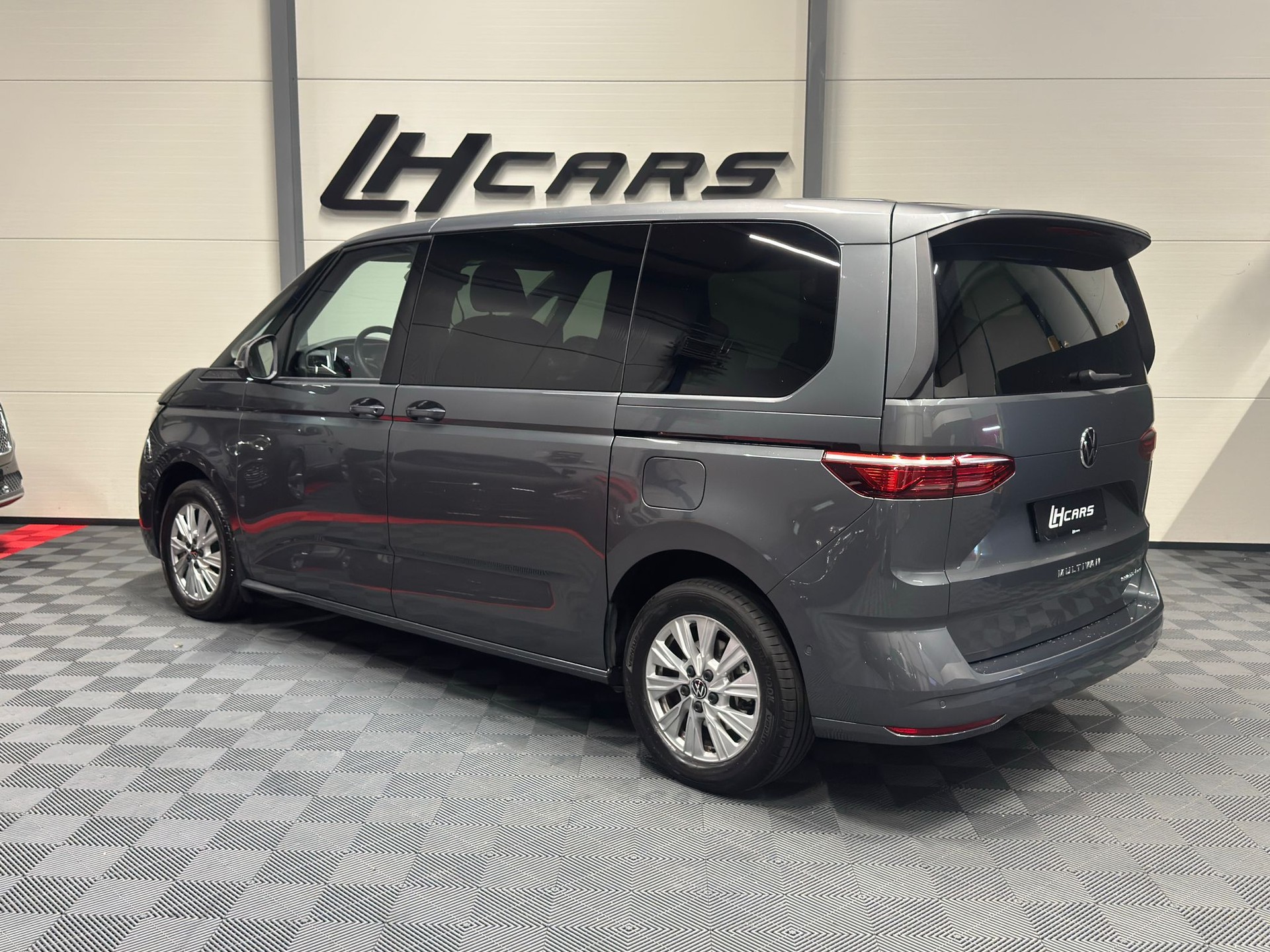 VW Multivan 1.5 TSI eHybrid Style DSG 4motion-image-2