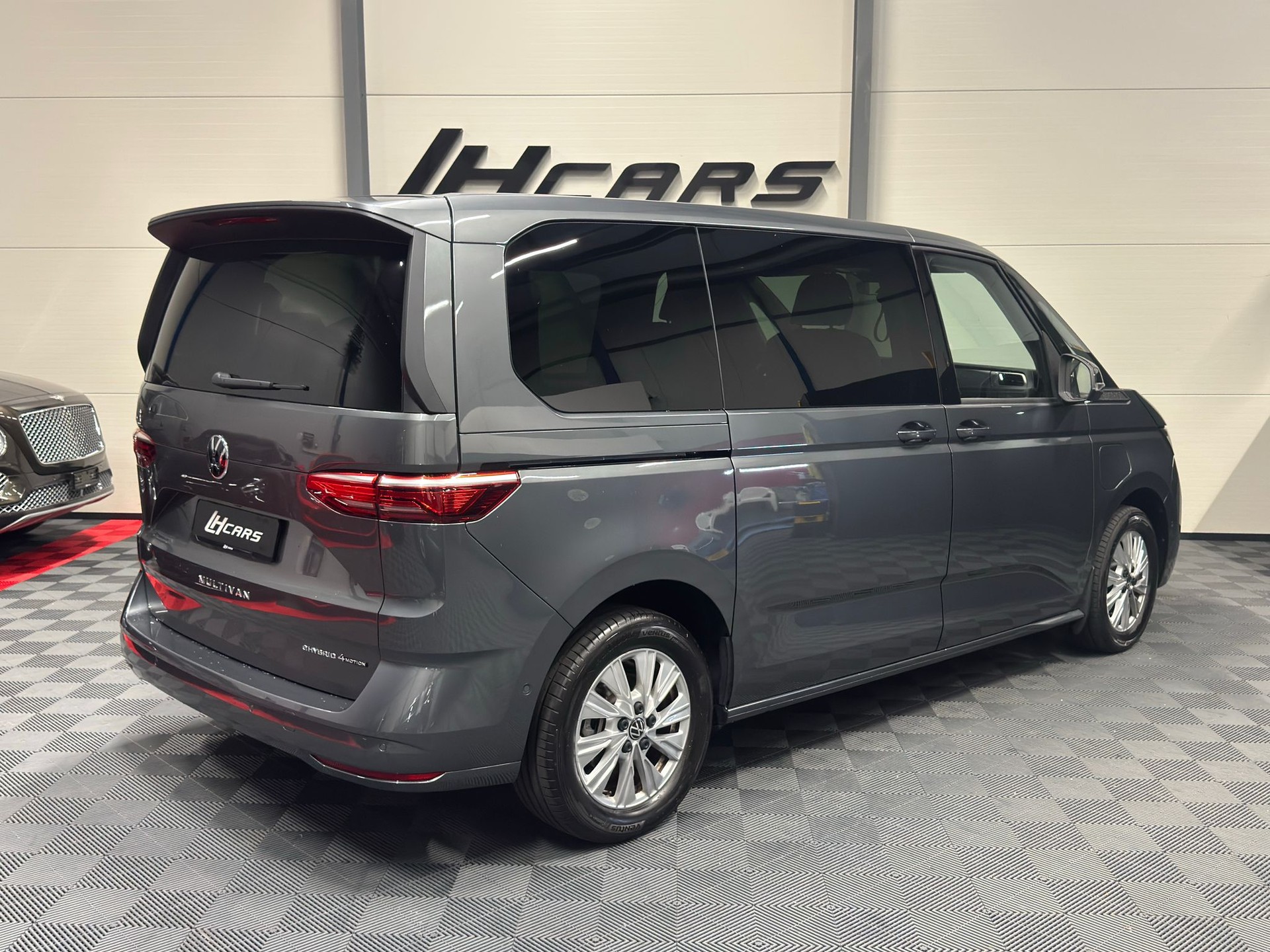 VW Multivan 1.5 TSI eHybrid Style DSG 4motion-image-3