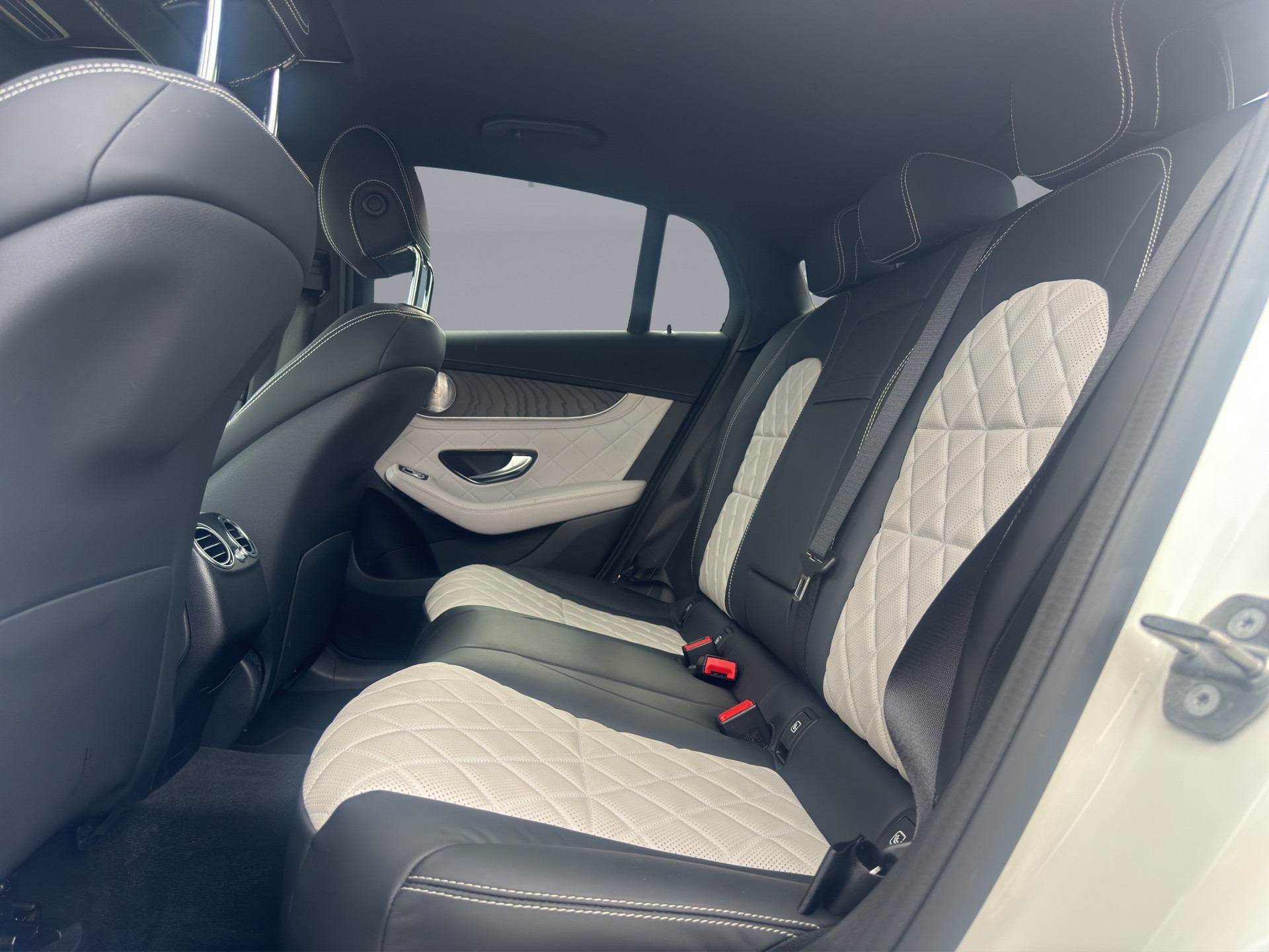 MERCEDES-BENZ 300 AMG Line 4m-image-11