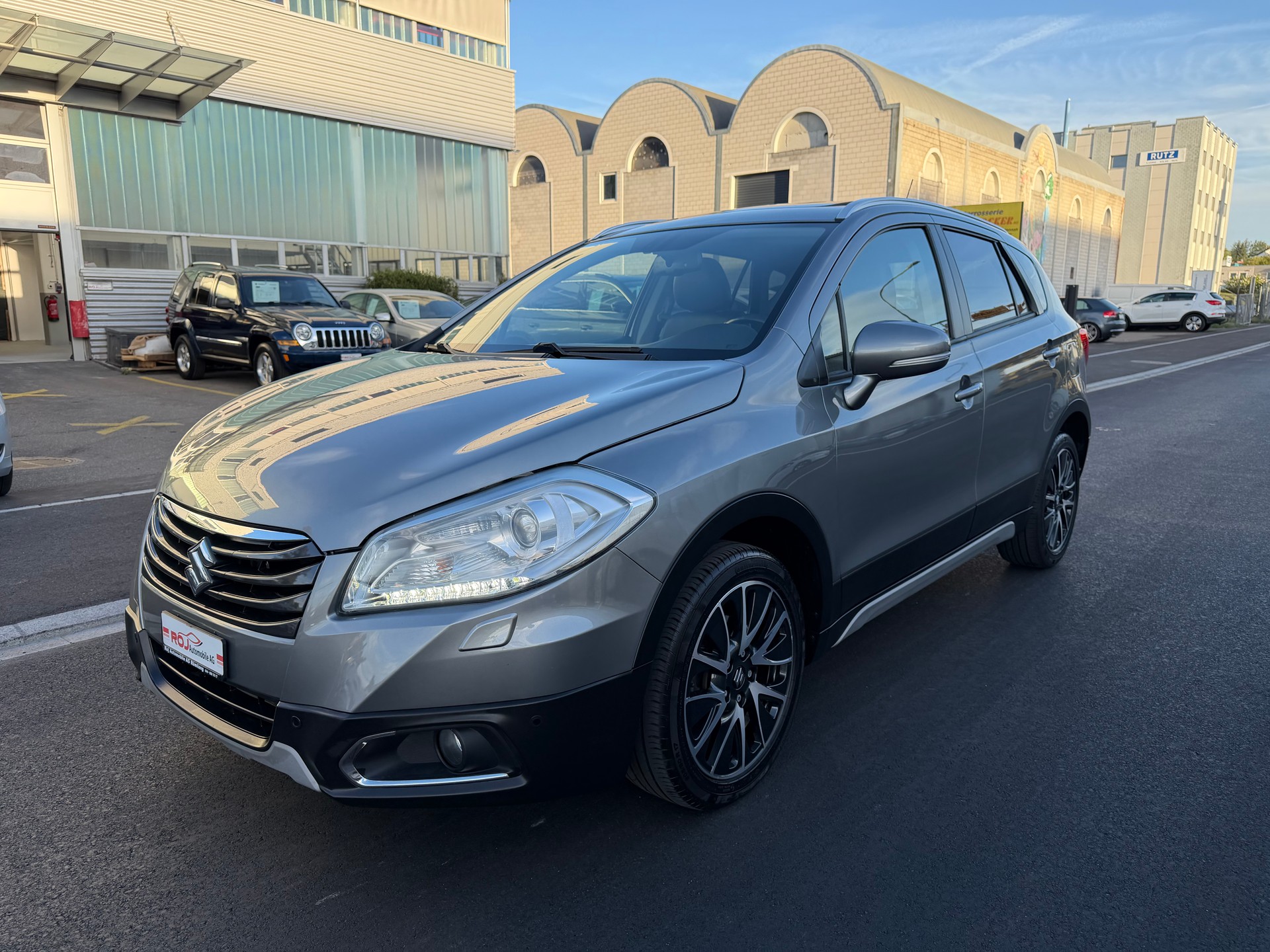 SUZUKI SX4 S-Cross 1.6 TD PizSulai 4WD TCSS-showroom-element-1