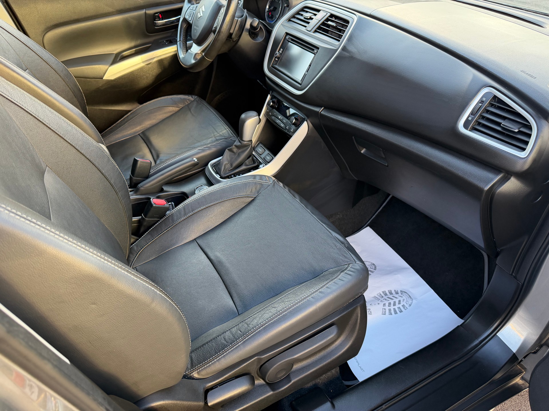 SUZUKI SX4 S-Cross 1.6 TD PizSulai 4WD TCSS-image-18