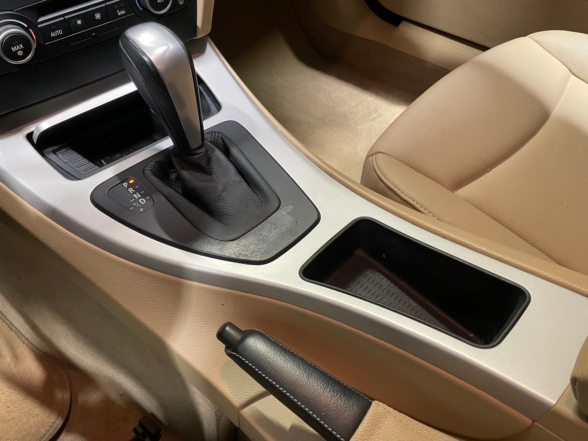 BMW 318i Access Steptronic (55)-image-9