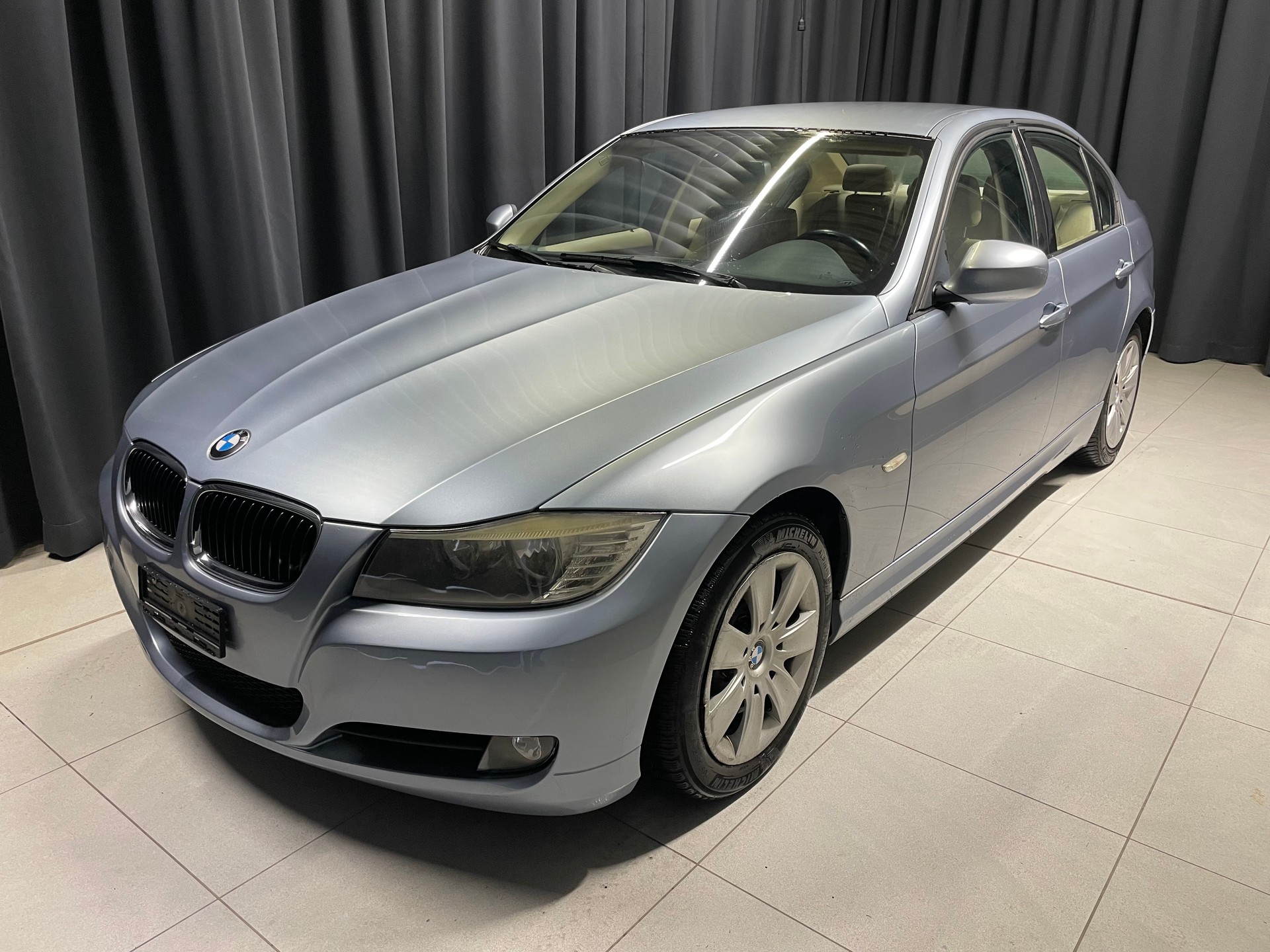 BMW 318i Access Steptronic (55)-showroom-element-2
