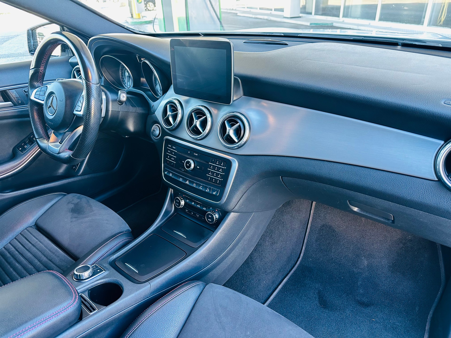 MERCEDES-BENZ GLA250-image-10