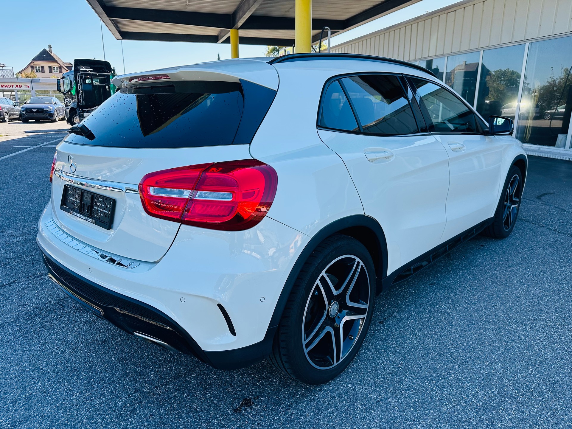 MERCEDES-BENZ GLA250-image-4