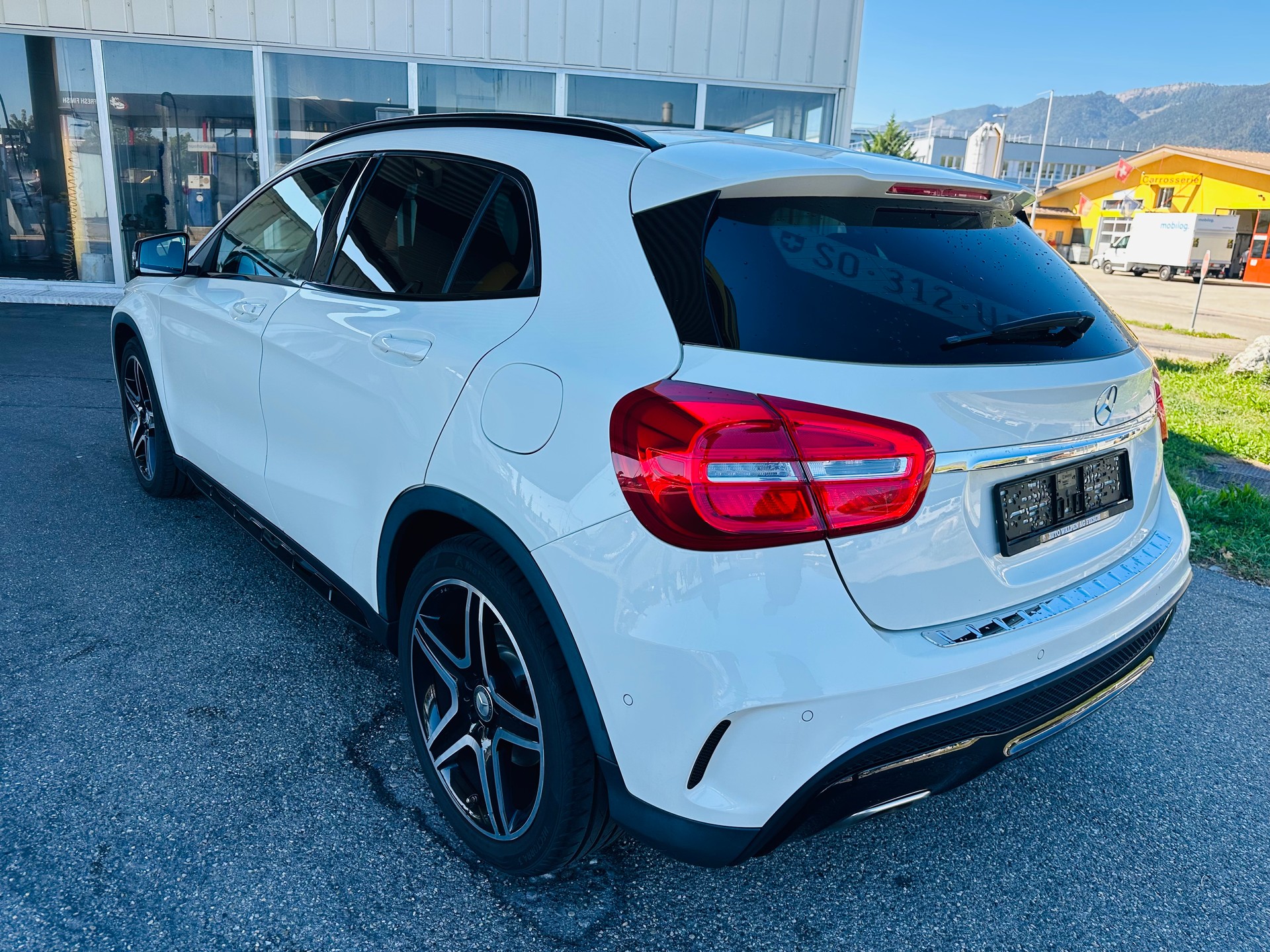 MERCEDES-BENZ GLA250-image-3