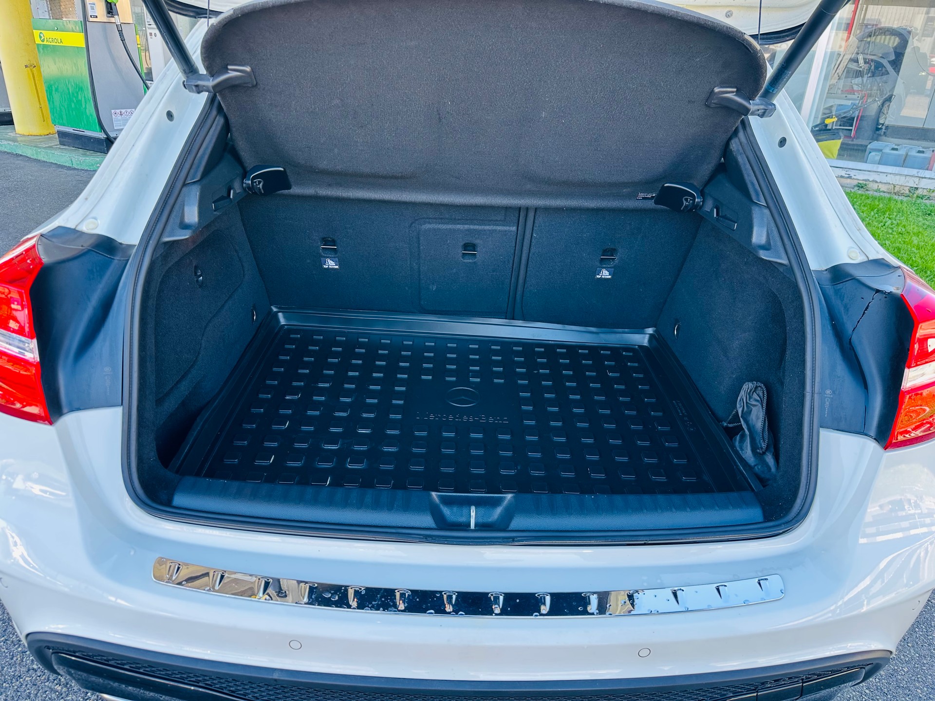 MERCEDES-BENZ GLA250-image-14