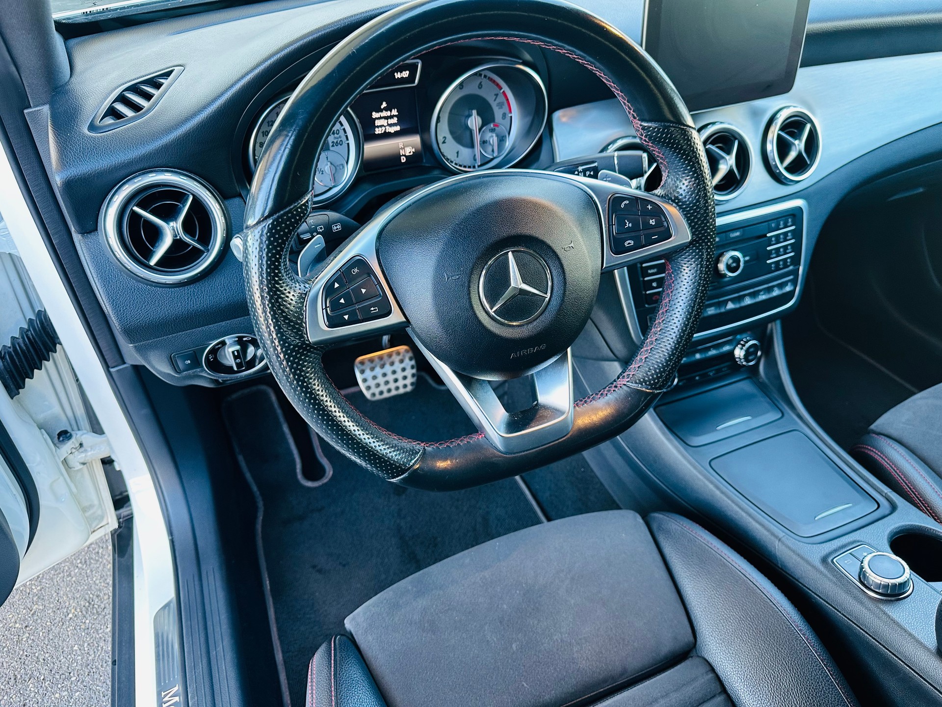 MERCEDES-BENZ GLA250-image-7