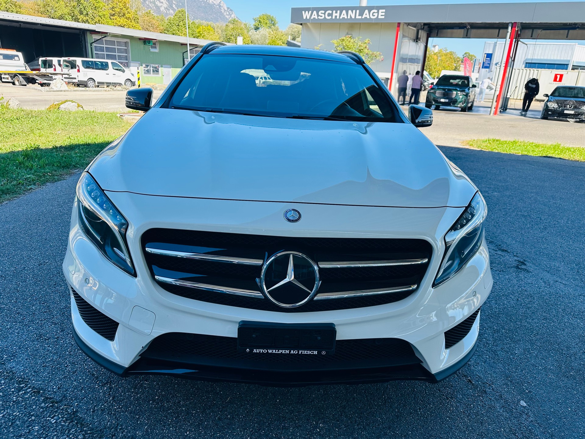 MERCEDES-BENZ GLA250