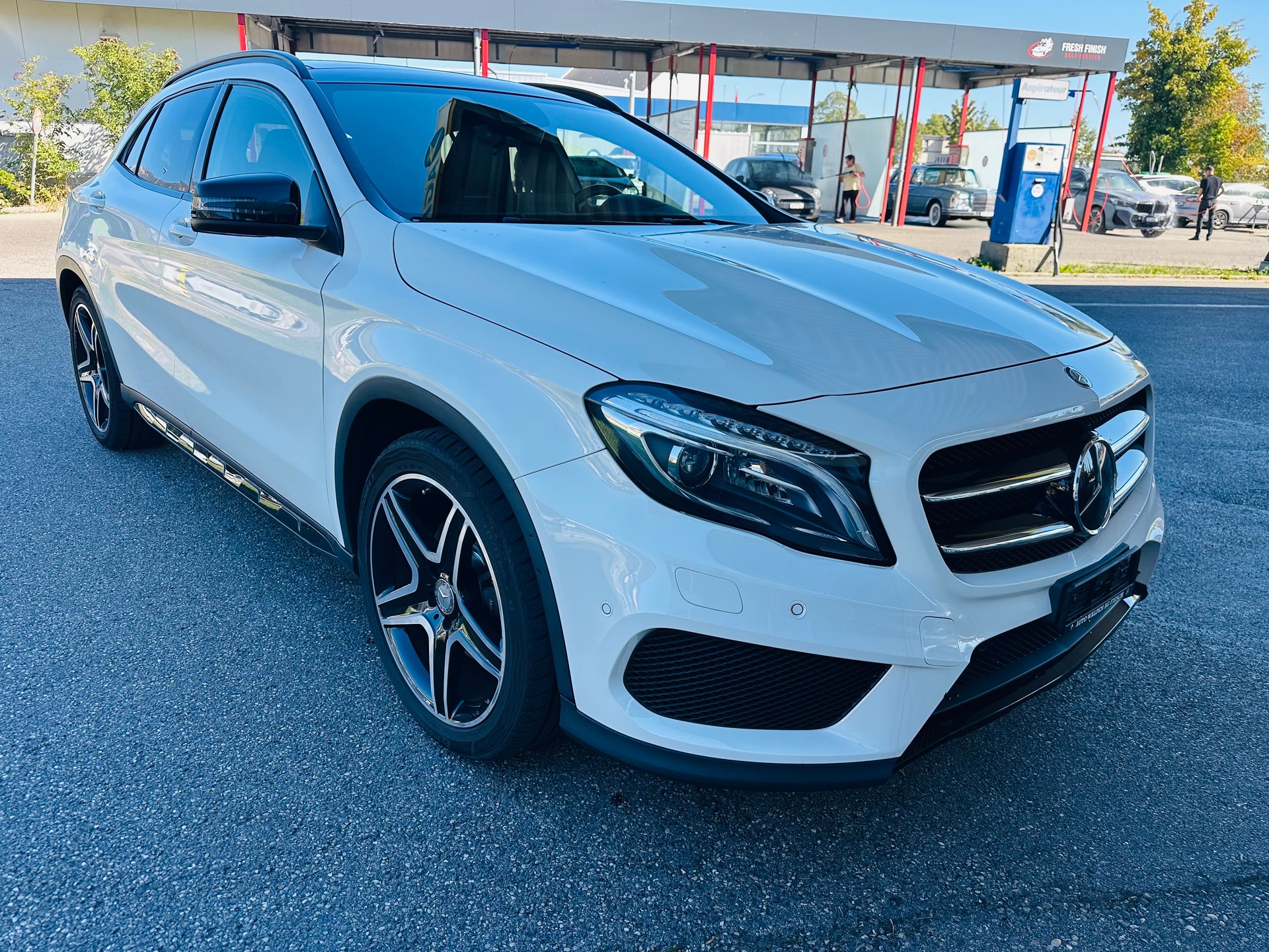 MERCEDES-BENZ GLA250-image-1
