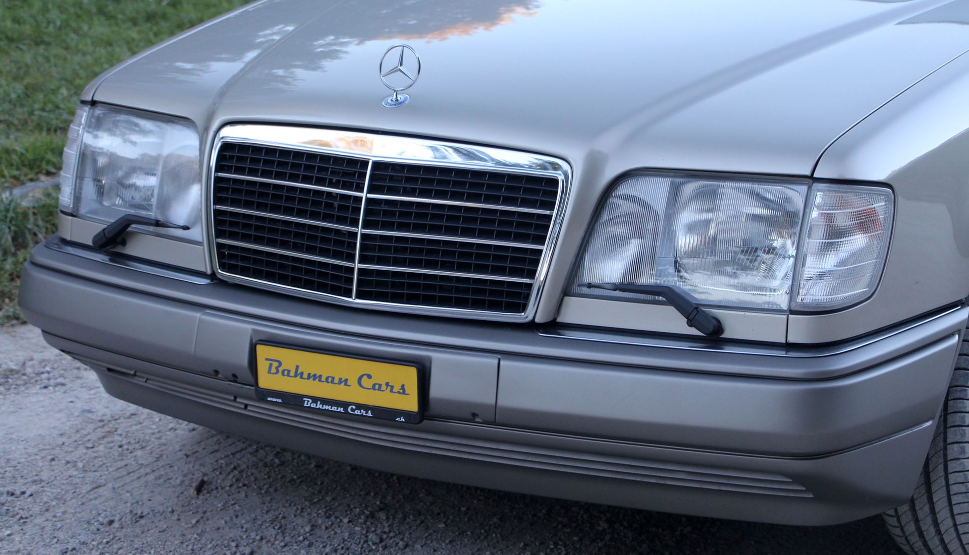 MERCEDES-BENZ E 320-image-23