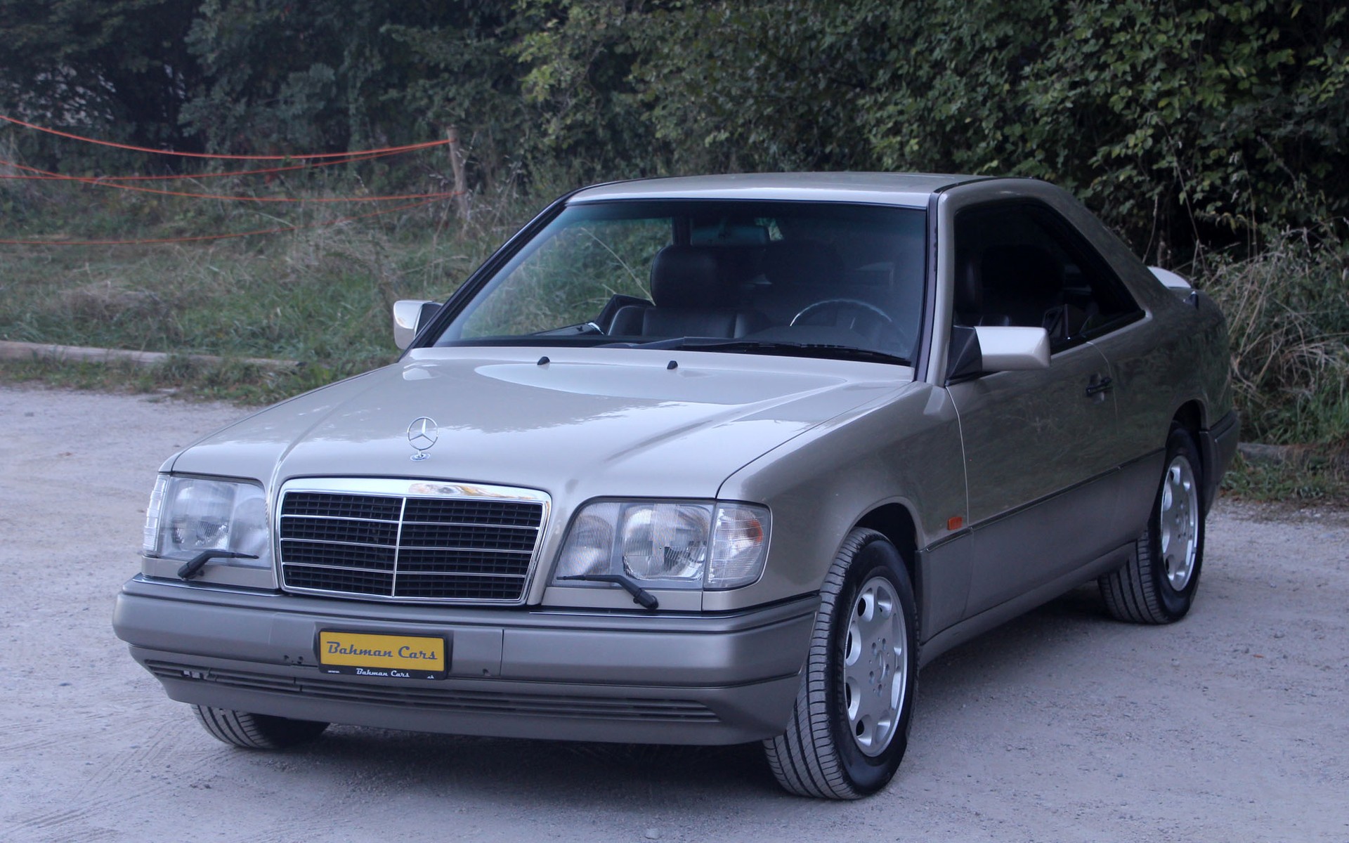 MERCEDES-BENZ E 320-showroom-element-2