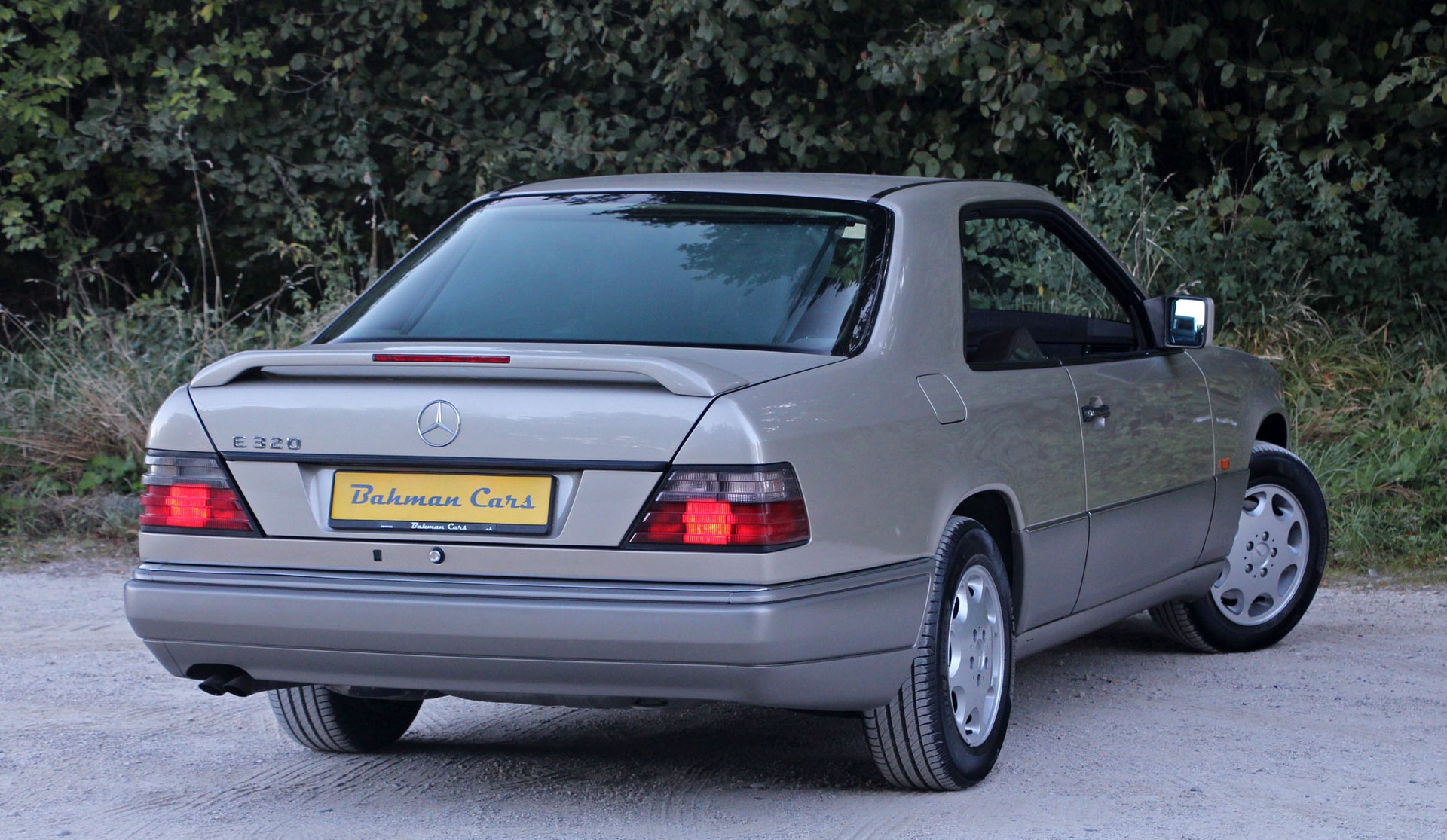 MERCEDES-BENZ E 320-image-29