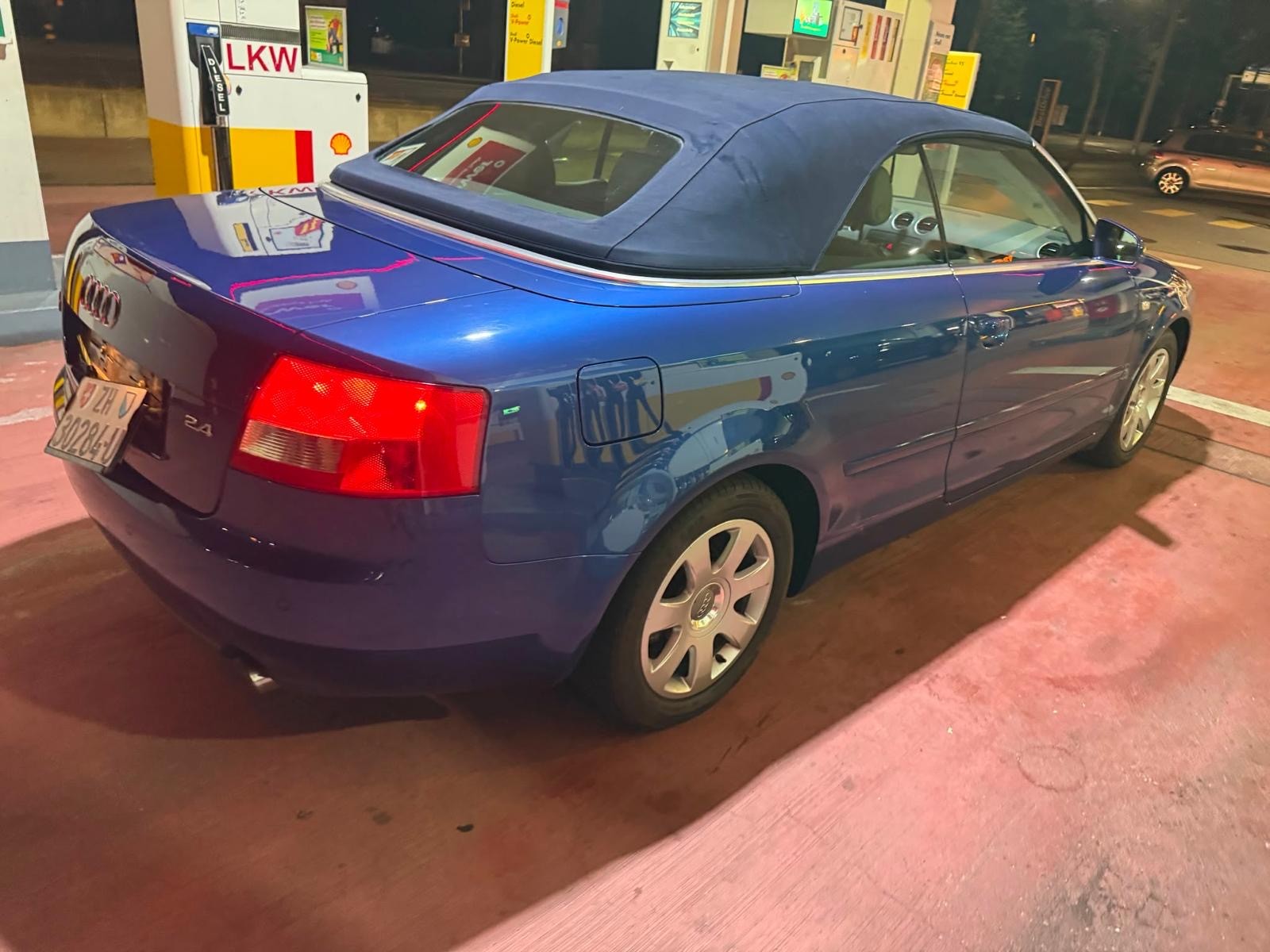 AUDI A4 Cabriolet 2.4 V6-image-7
