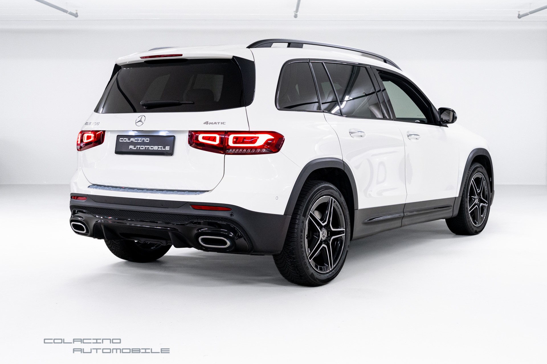 MERCEDES-BENZ GLB 250 AMG Line 4 MATIC 8G-Tronic-showroom-element-1