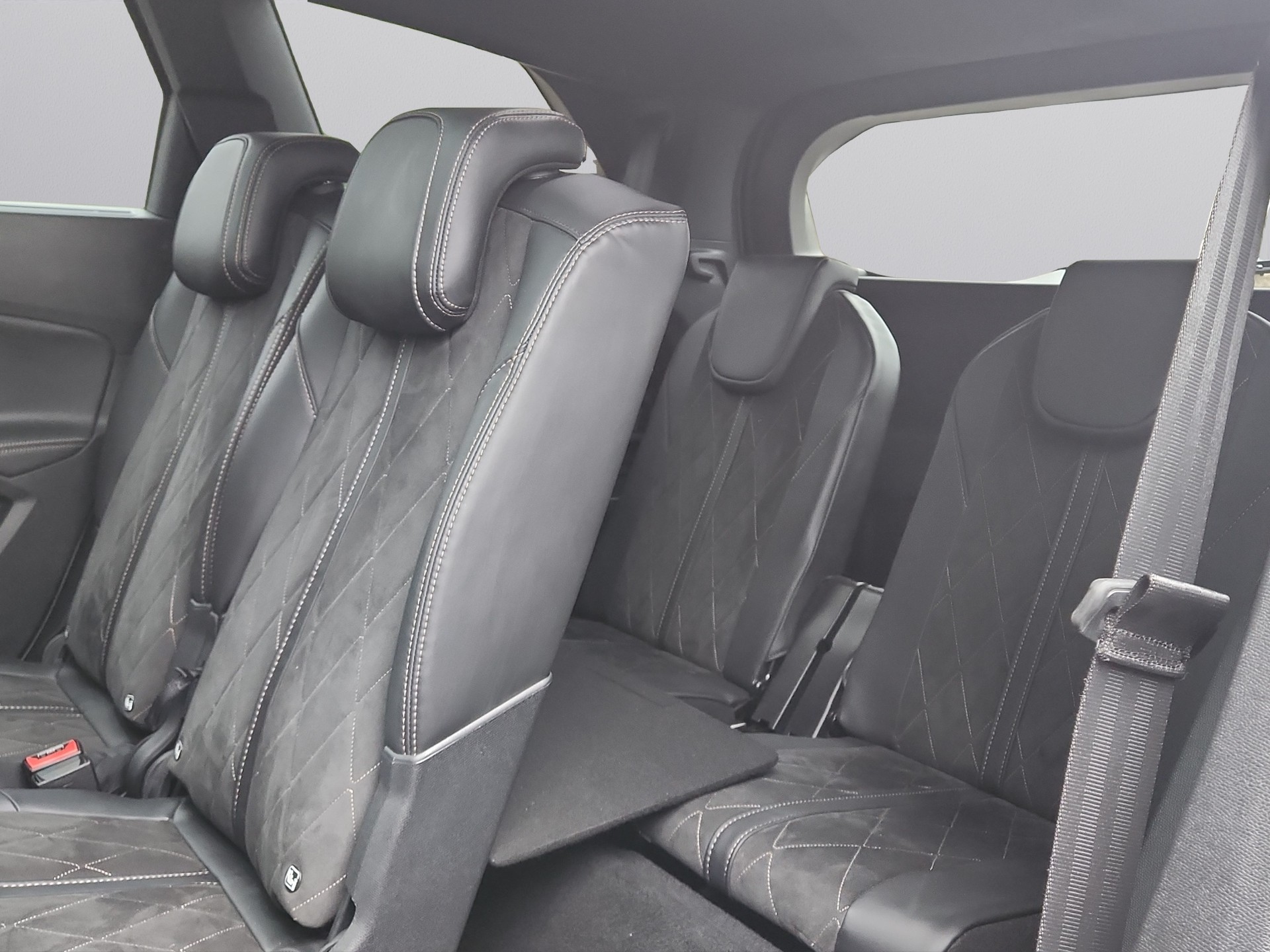 PEUGEOT 5008 2.0 BlueHDi GT EAT-image-13
