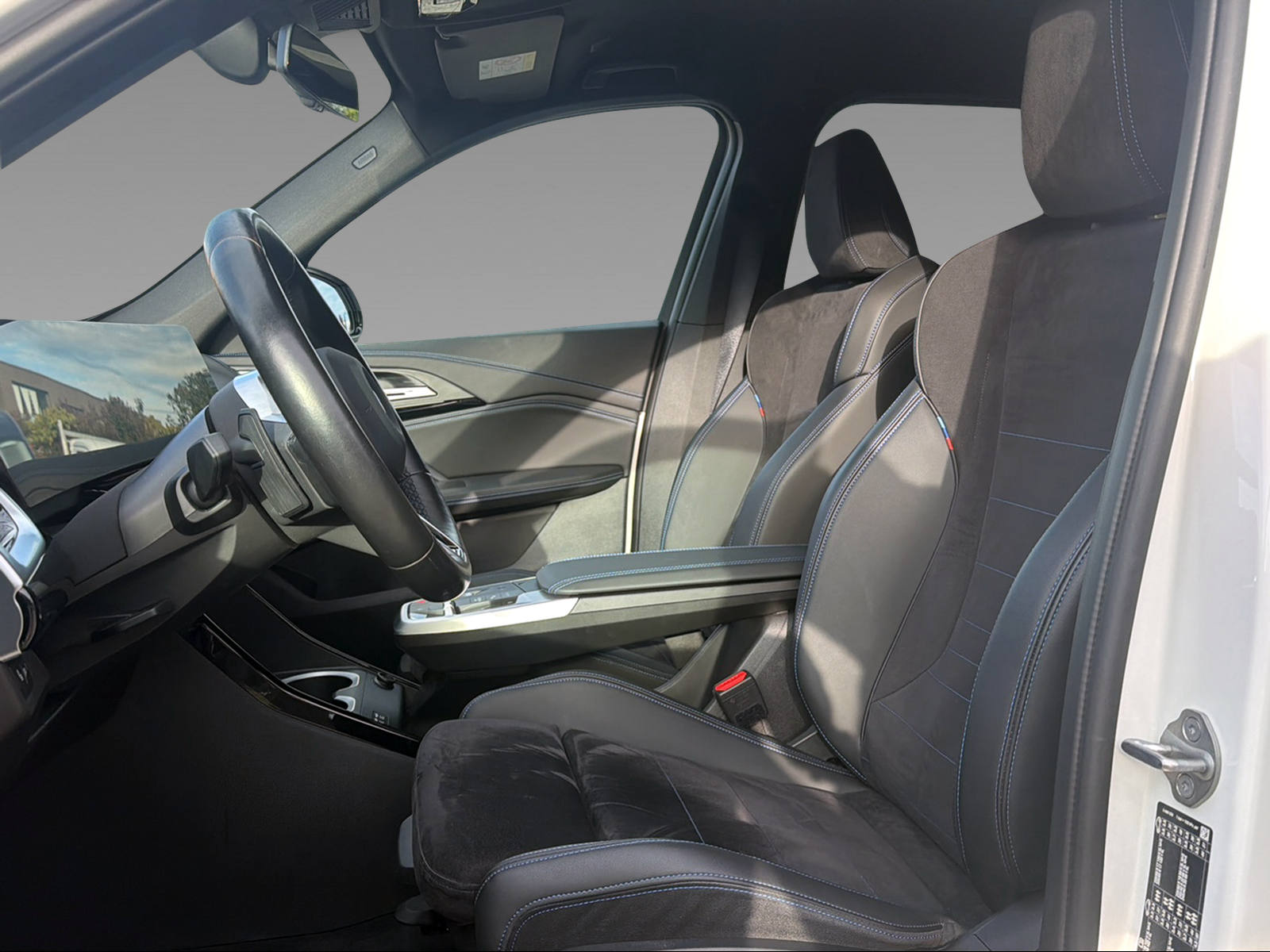 BMW iX1 30 xDrive M Sport-image-15