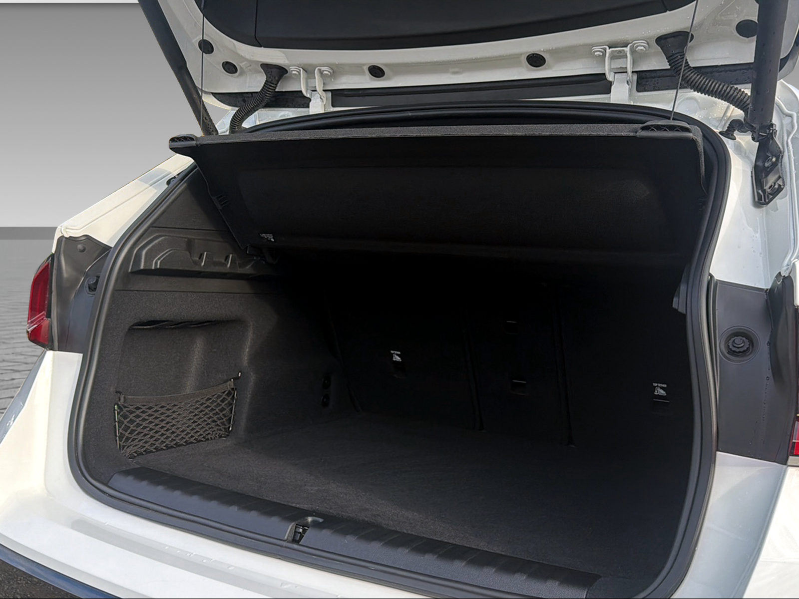 BMW iX1 30 xDrive M Sport-image-24
