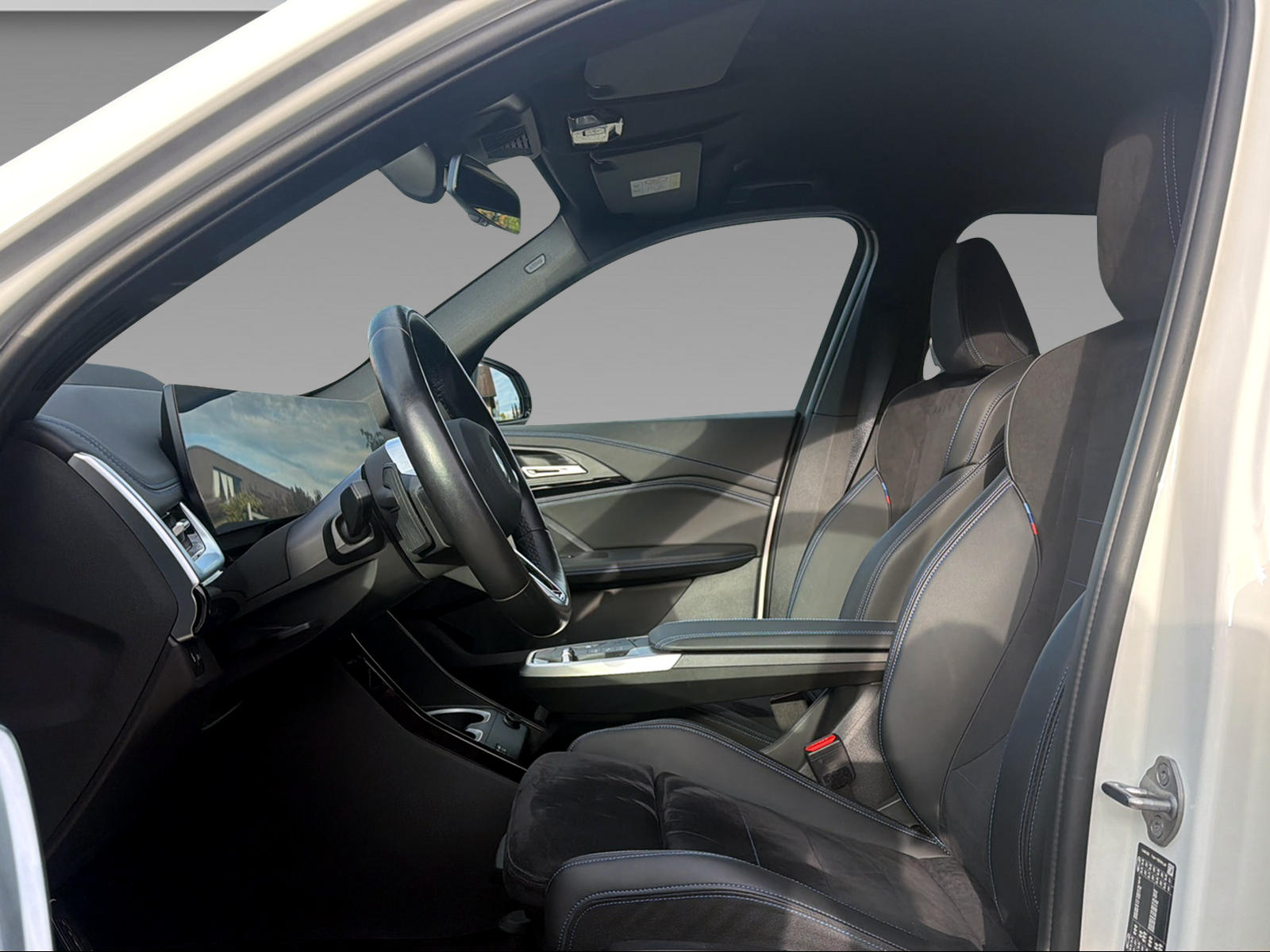 BMW iX1 30 xDrive M Sport-image-14