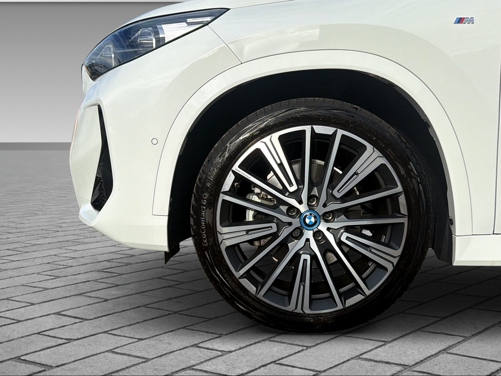 BMW iX1 30 xDrive M Sport-showroom-element-3