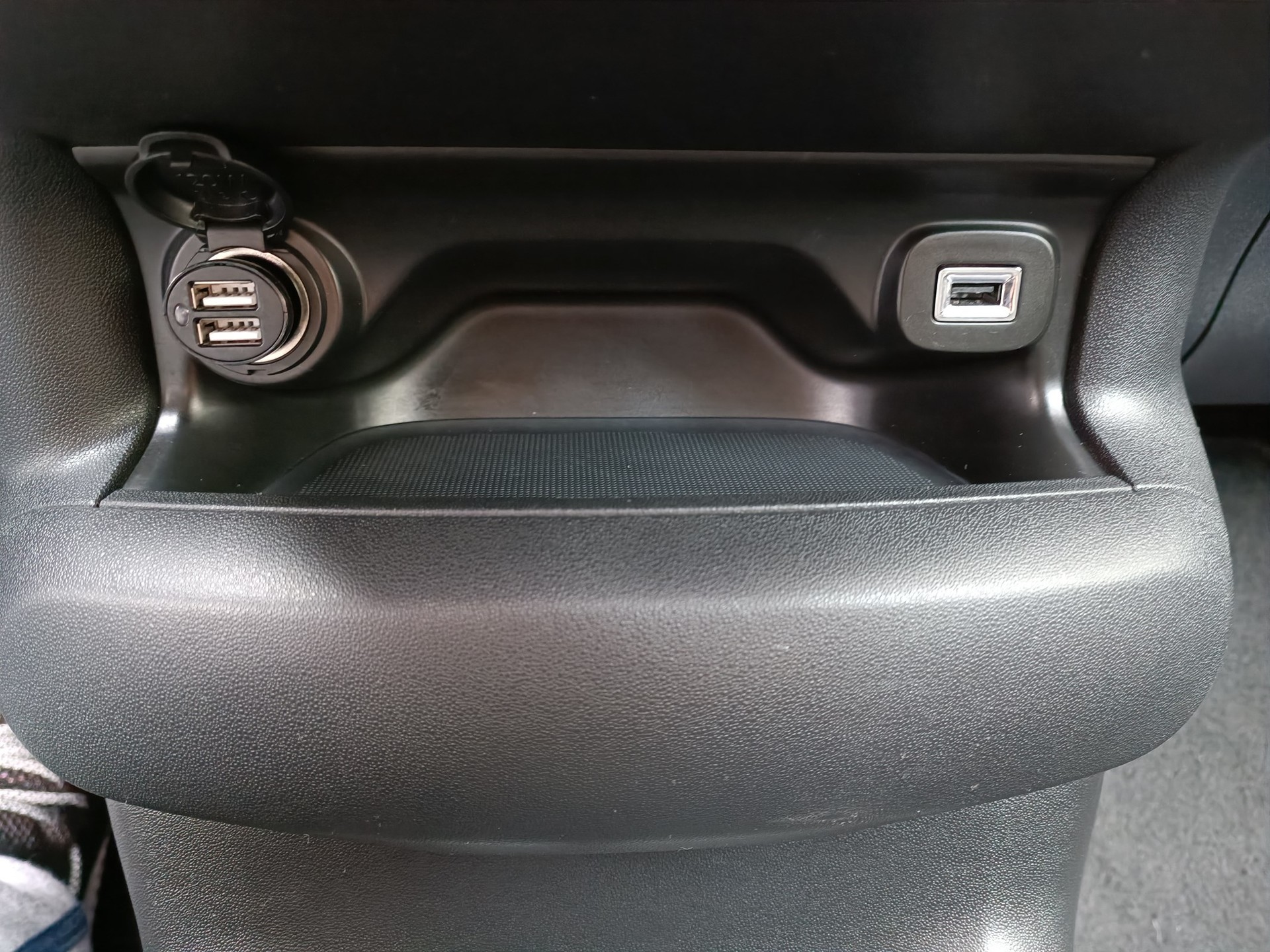 CITROEN C4 Cactus 1.2 e-THP Shine Edition-image-16