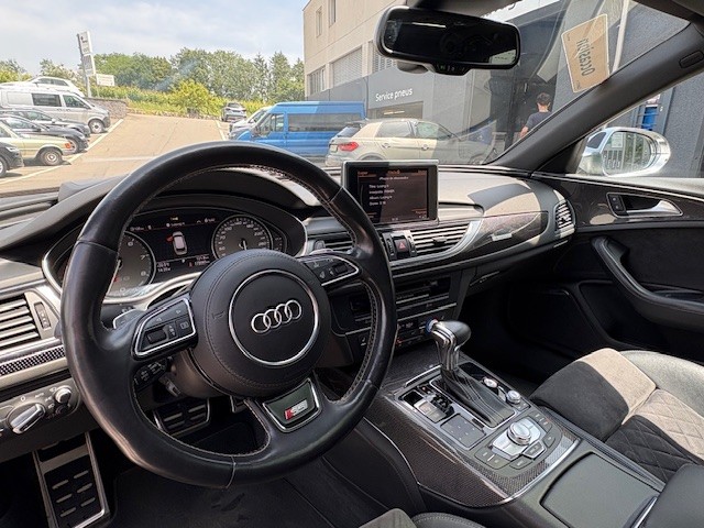 AUDI S6 Avant 4.0 V8 TFSI quattro S-Tronic-image-9