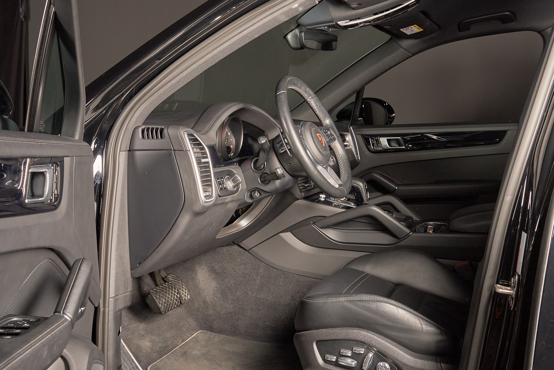 PORSCHE Cayenne E-Hybrid-image-5