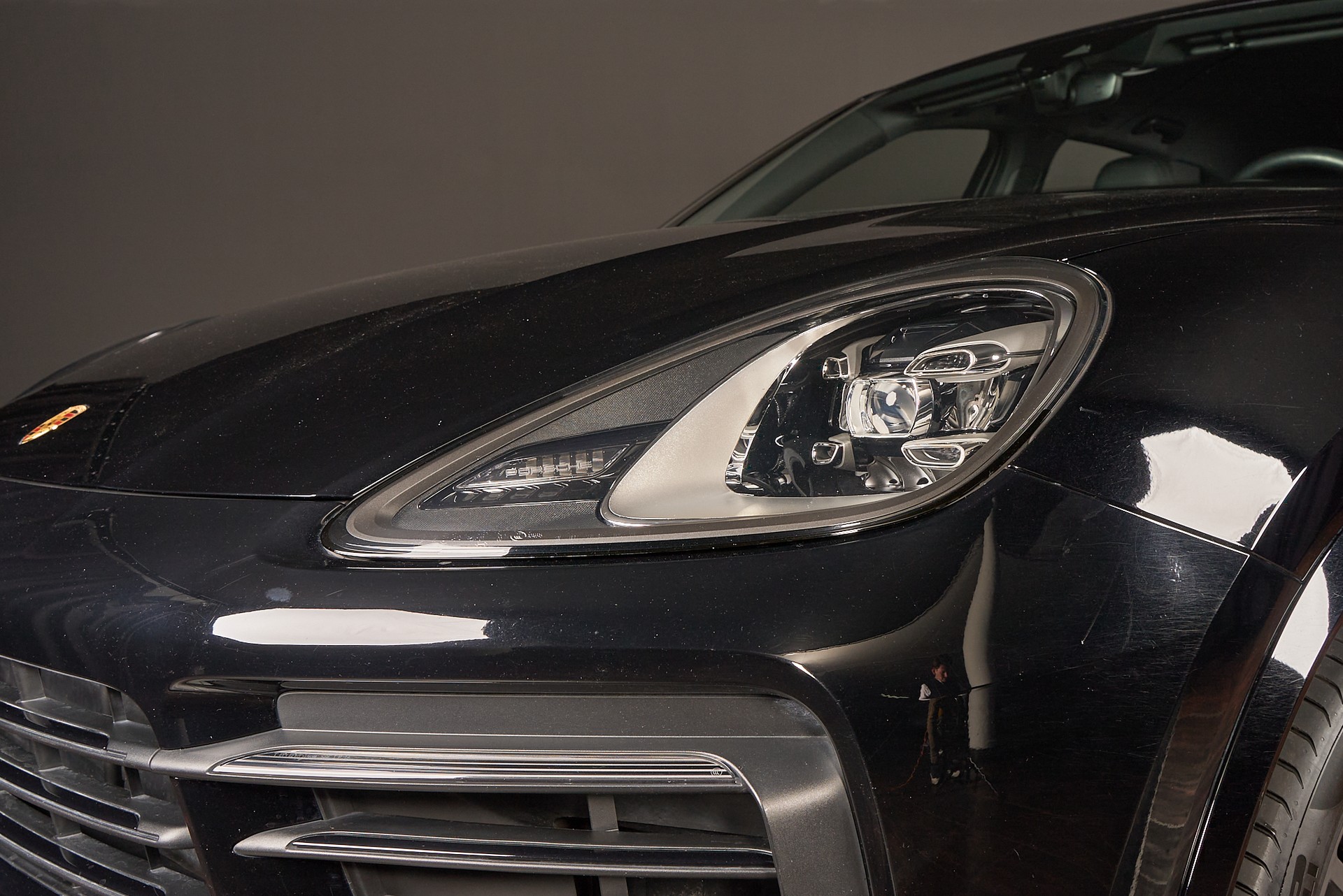 PORSCHE Cayenne E-Hybrid-showroom-element-2